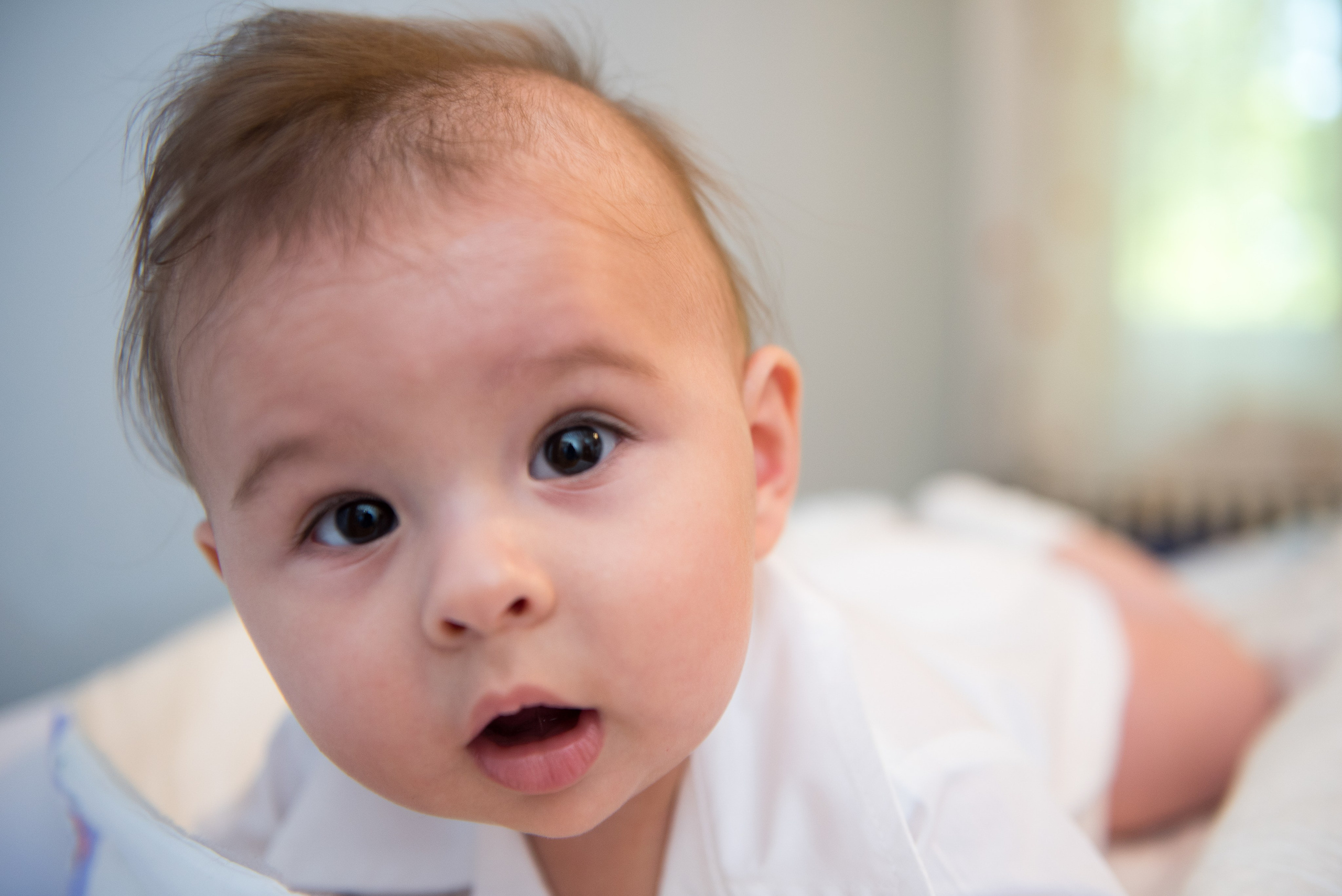 Fotograf botez, sedinta foto acasa, fotografii cu bebe, fotograf profesionist botez Bucuresti, sedinta foto de familie, sedinta foto cu bebe, fotografii la botez acasa, fotografii pregatiri bebe, botezul bebelusului, obiceiuri la botez, fotograf pentru botez, oferta foto botez, fotograf profesionist Bucuresti, botezul.