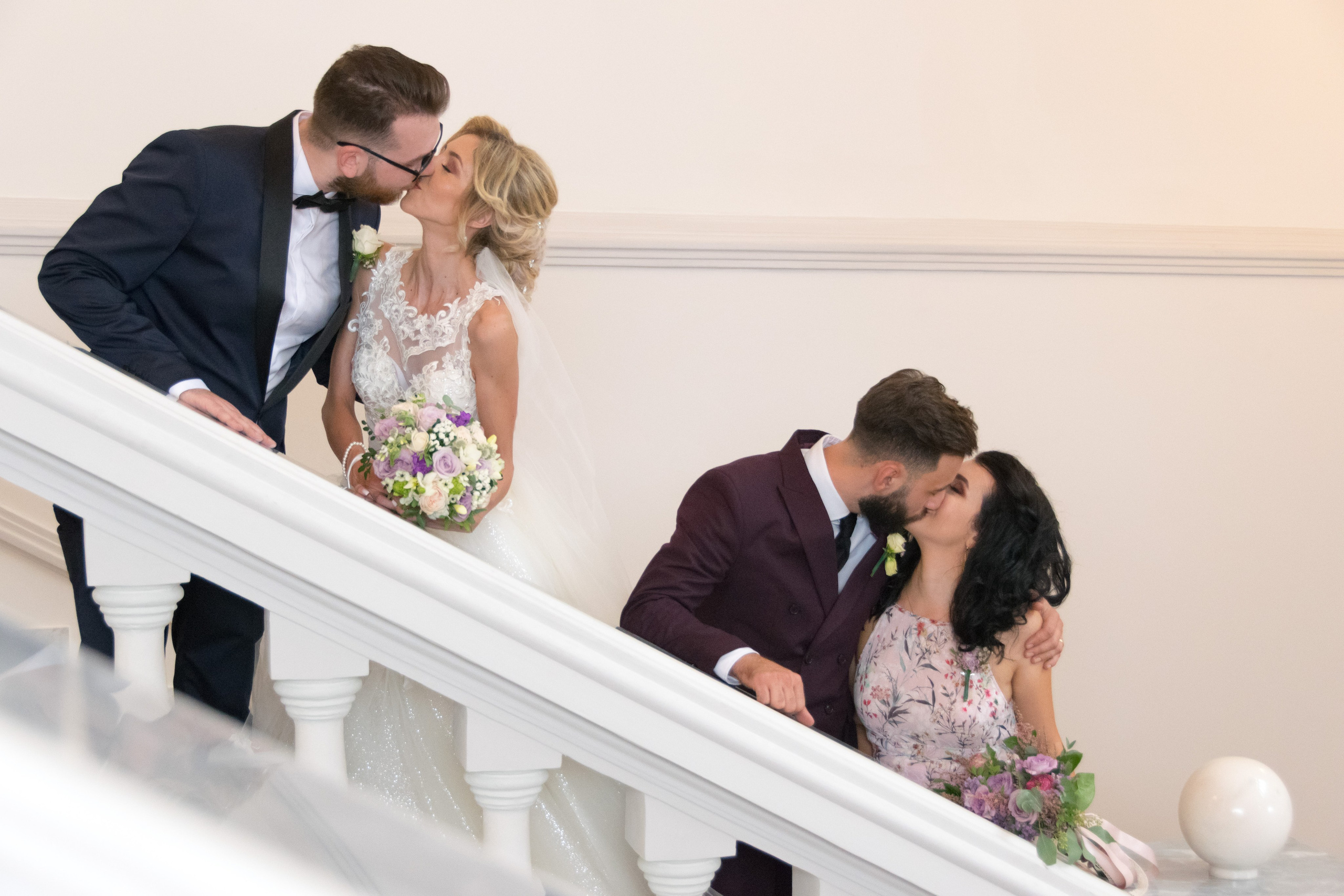 Cât ne costă nunta? Ghid complet pentru viitori miri, cost nunta, ce cheltuieli avem la nunta, cat costa dj, cat costa buchetul de mireasa, cost buchet nasa, cost formatie, cost band, cost saxofon, cost fotograf nunta, cost videograf nunta, cost salon de nunta