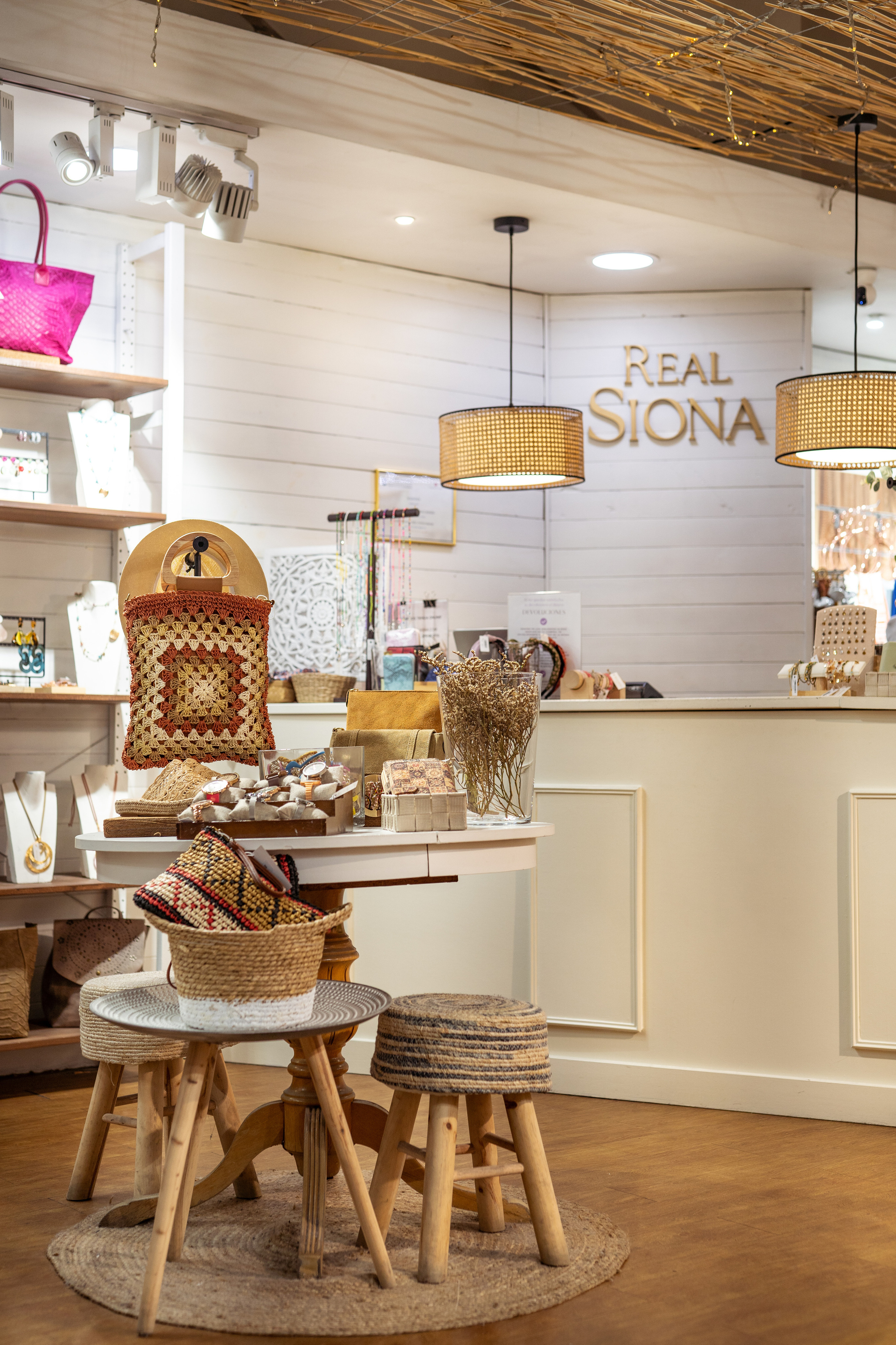 Fotografía de lookbook para marcas de ropa en Madrid – Estilo, creatividad y calidad. Fotógrafo en Madrid, España. Alyona Belyaninova