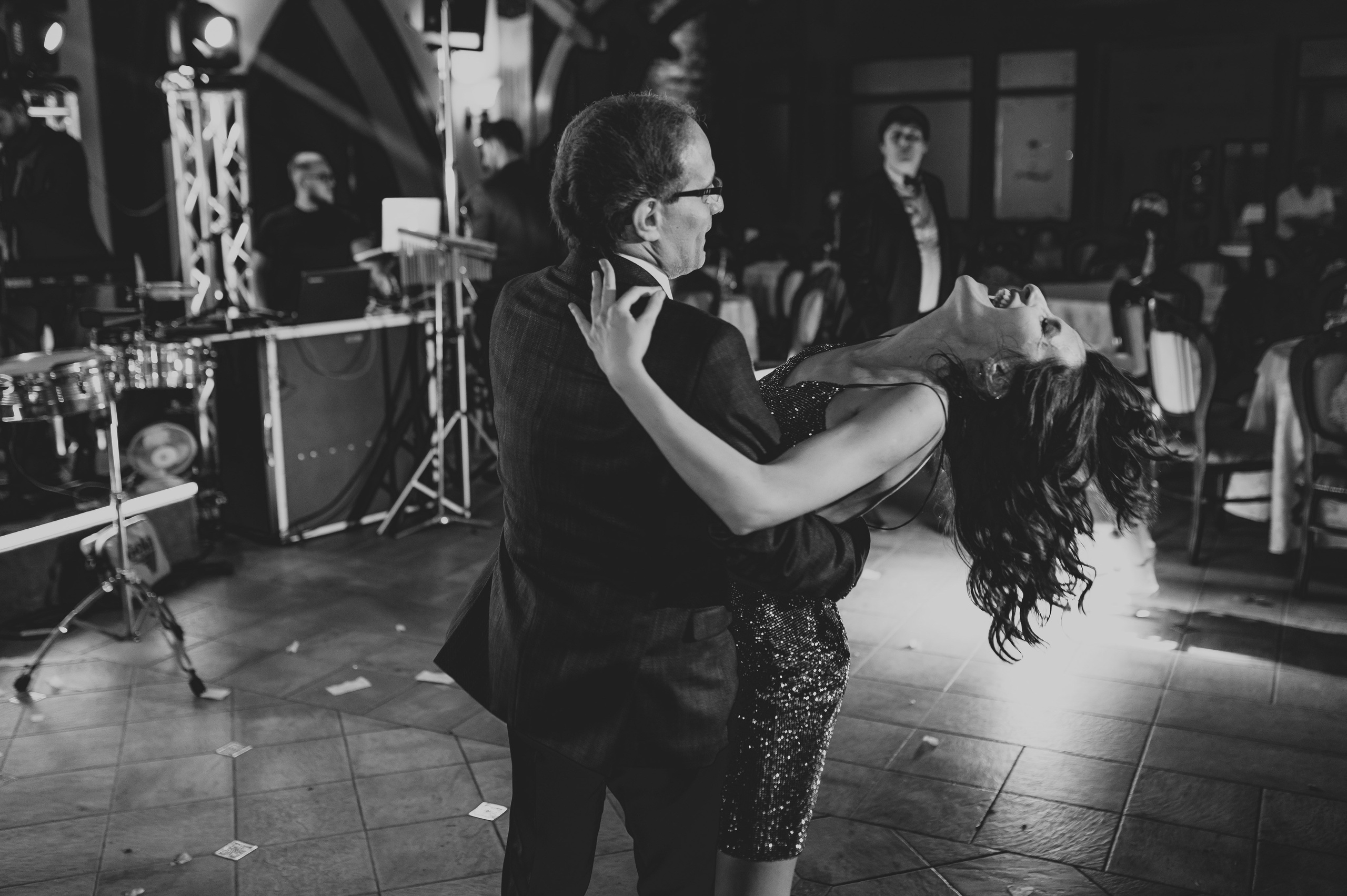 Fotograf profesionist de nuntă. Cu o abordare creativă și tehnici unice, spunem povestea voastră prin imagini pline de iubire și naturalețe. Descoperă arta fotografiei de nuntă . Fotograf Iasi, fotograf de nunta Suceava. Fotografii de nuntă. Pachet fotografii de nuntă. Fotograf Iasi, fotograf Suceava, fotograf Botosani, fotograf Romania. Servicii foto nuntă. Servicii foto-video.