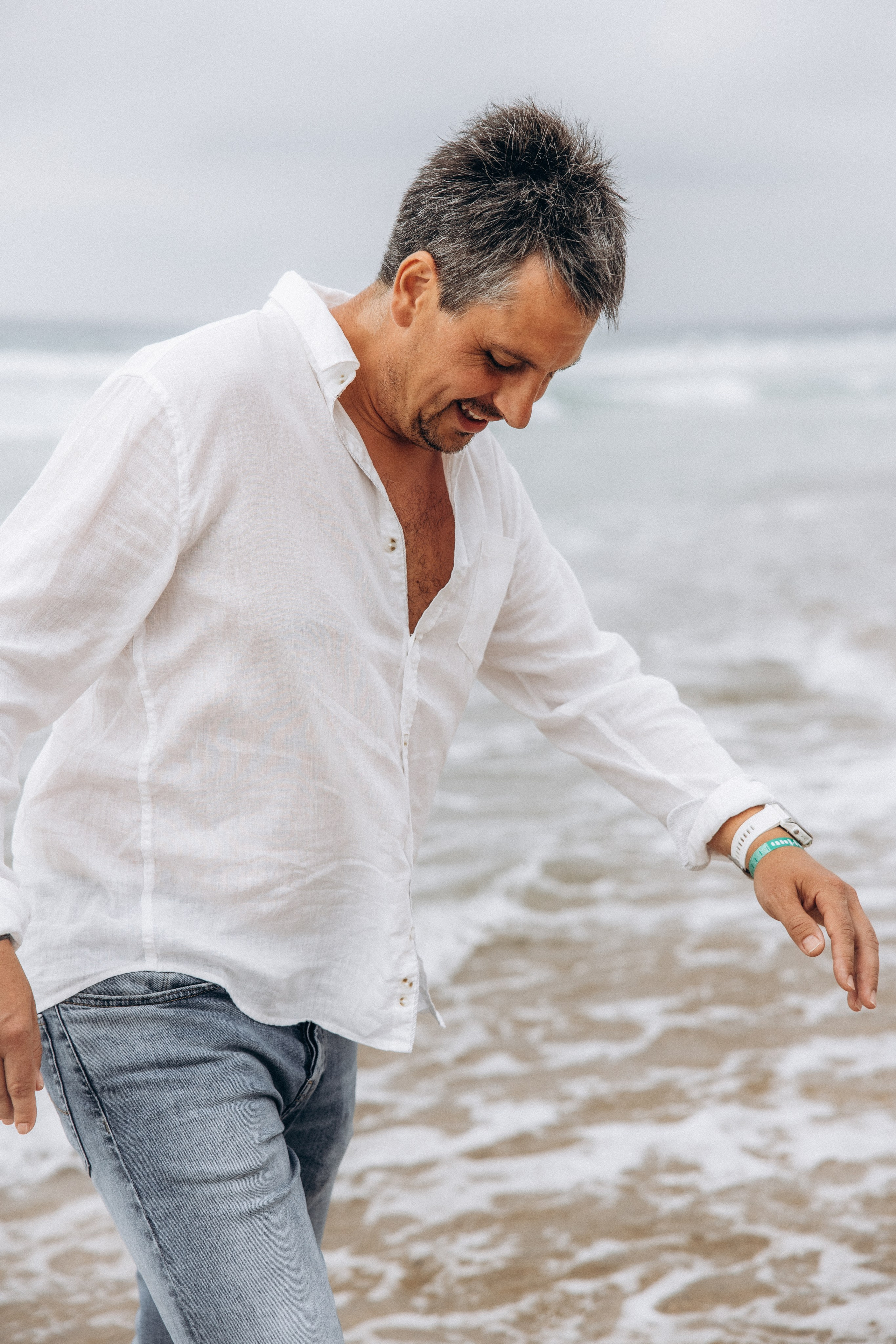 Family photoshoot by the ocean. Labenne Ocean Beach 2024. Eugenie Smirnova — wedding, corporate and lifestyle photographer in Toulouse and Southwest France