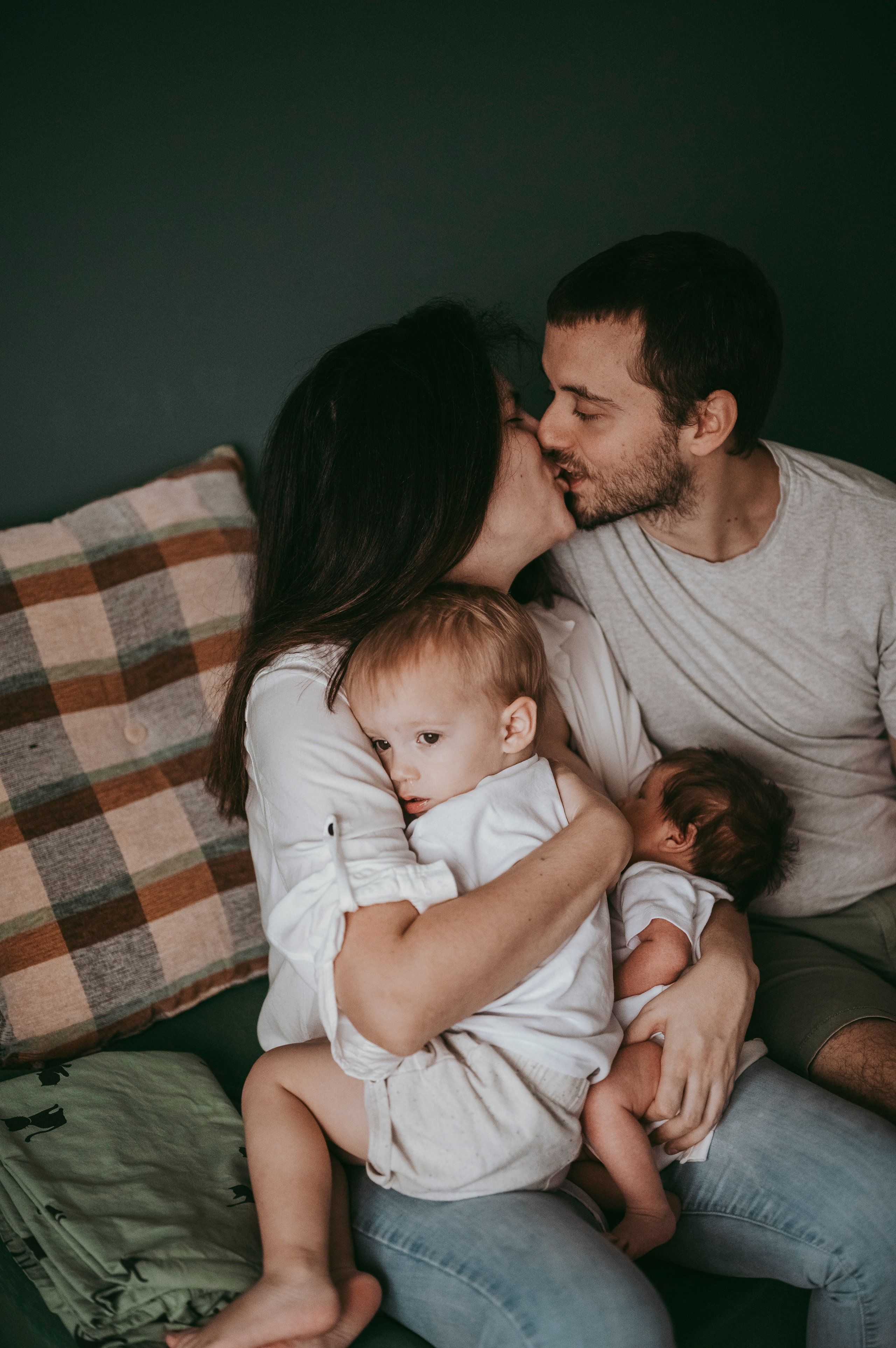 Sonja, Nikola, Lazar i Luka / porodicno fotografisanje kod kuce. Deciji i porodicni fotograf u Beogradu Oksana Skendzic