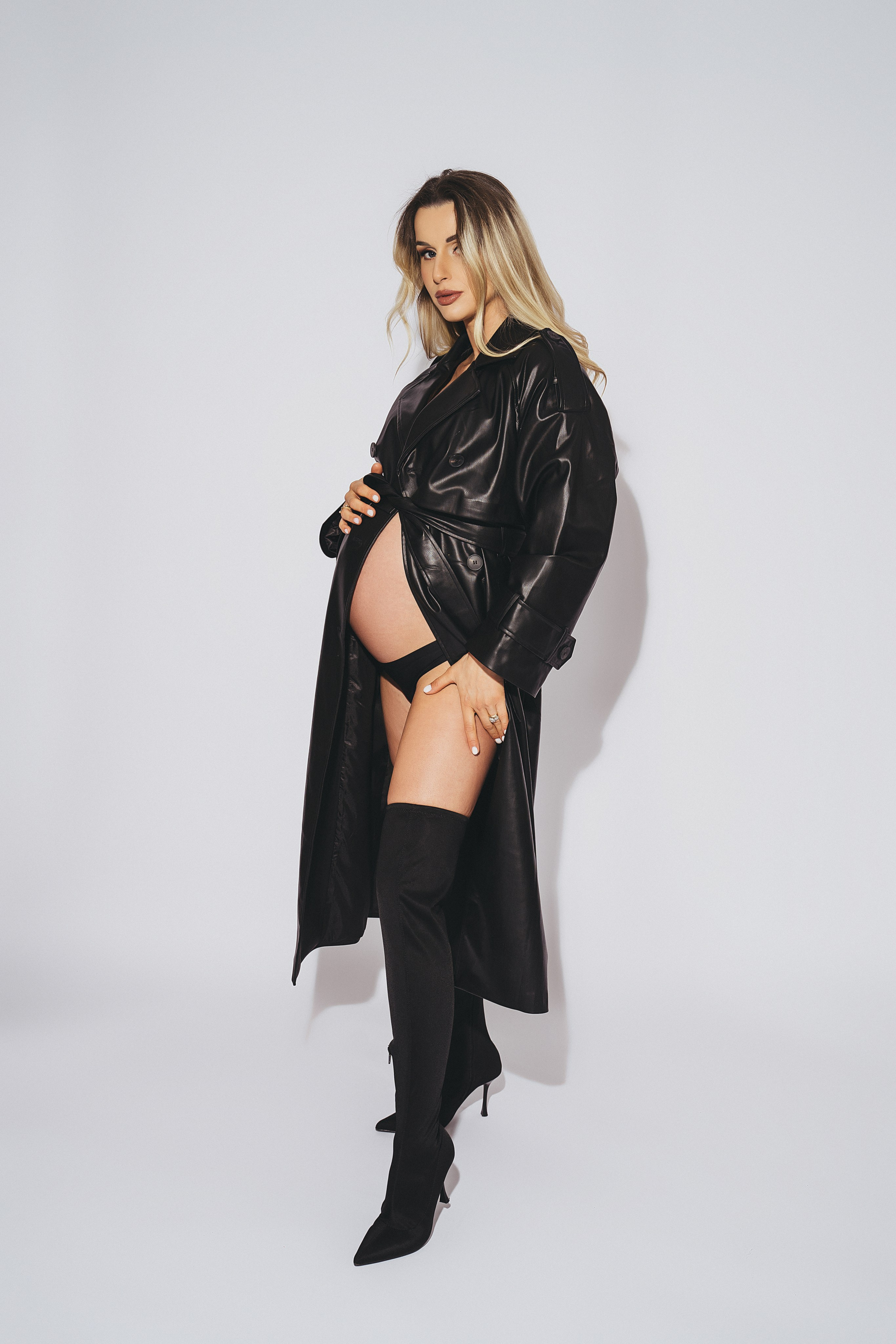 STUDIO: Greta. Maternity/Love story/Wedding photographer