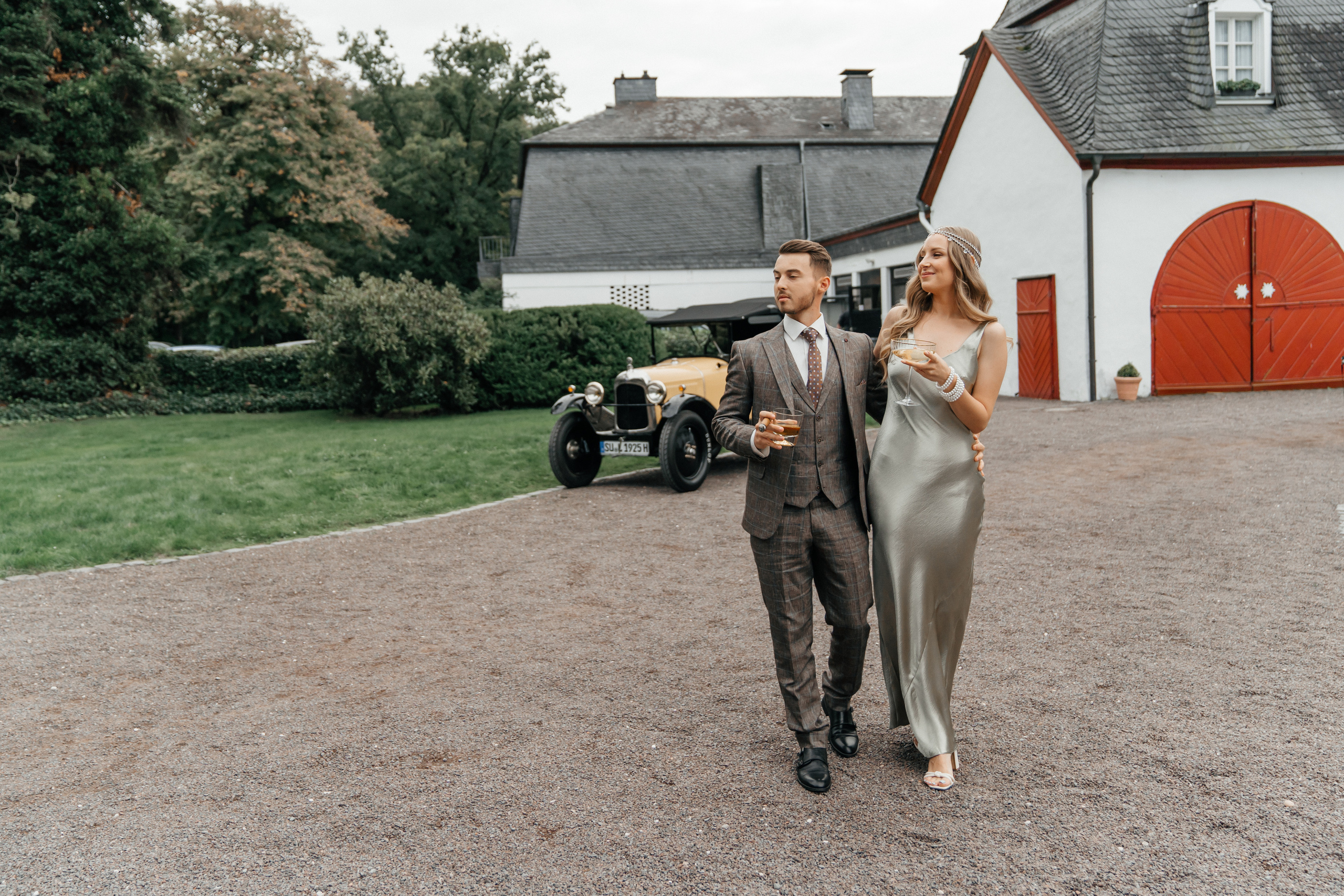 Lovestory am Schloss Auel. Wedding Photographer Germany