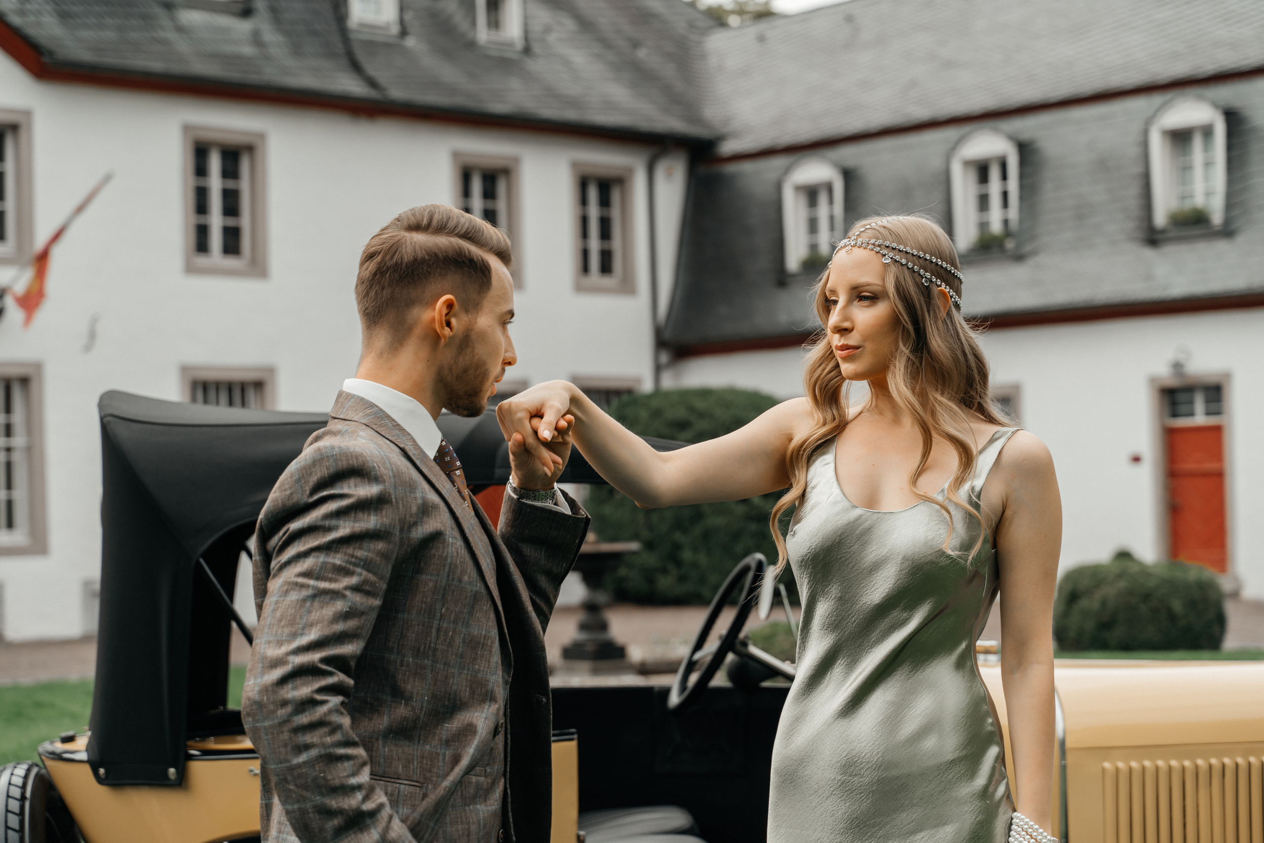 Lovestory am Schloss Auel. Wedding Photographer Germany