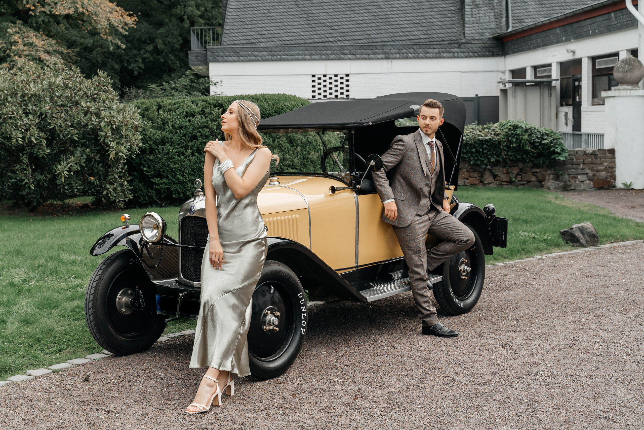 Lovestory am Schloss Auel. Wedding Photographer Germany