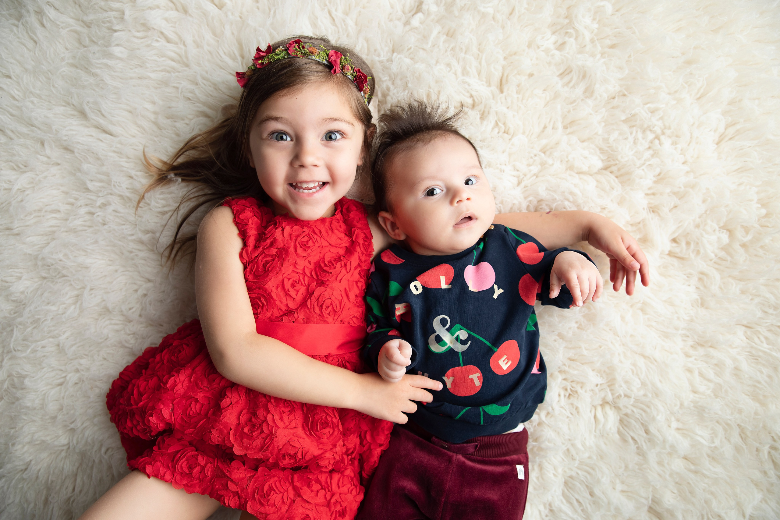 En familjefotografering i vår fotostudio som visar er glädje och samhörighet i varje bild