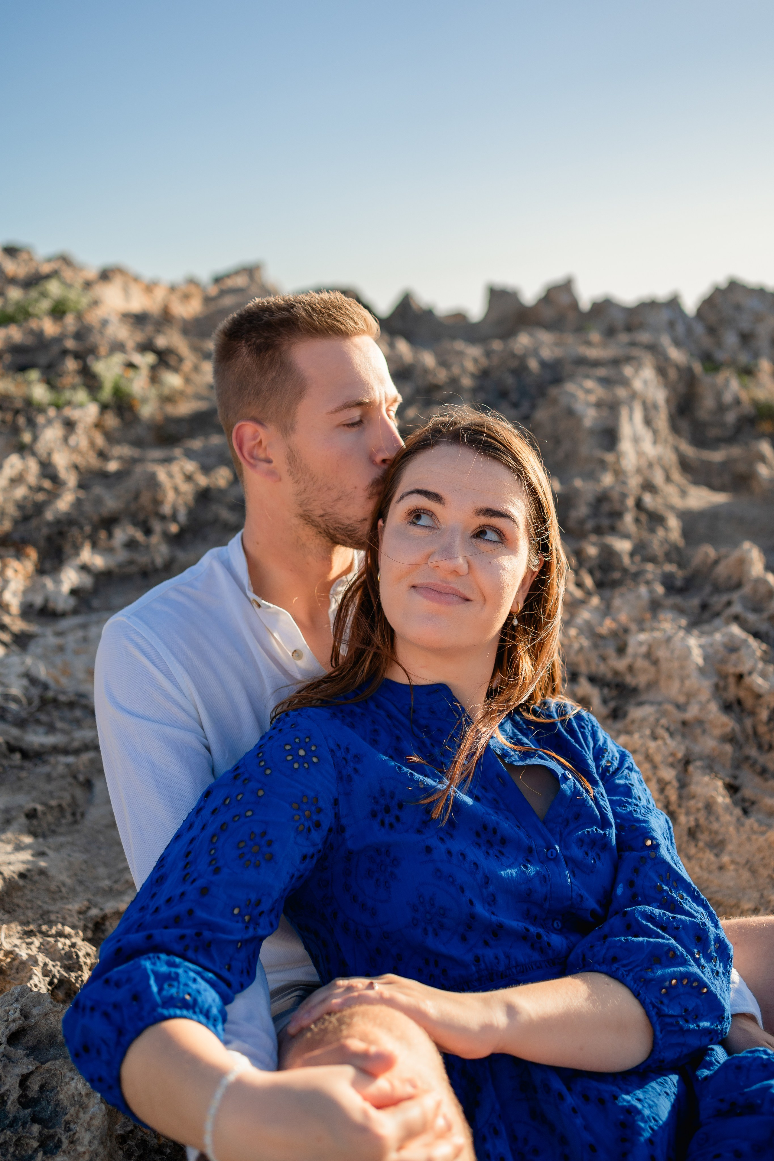 Romantischer Heiratsantrag auf Mallorca – Überraschung am Meer. Deine Fotografin auf Mallorca für Familien und Business