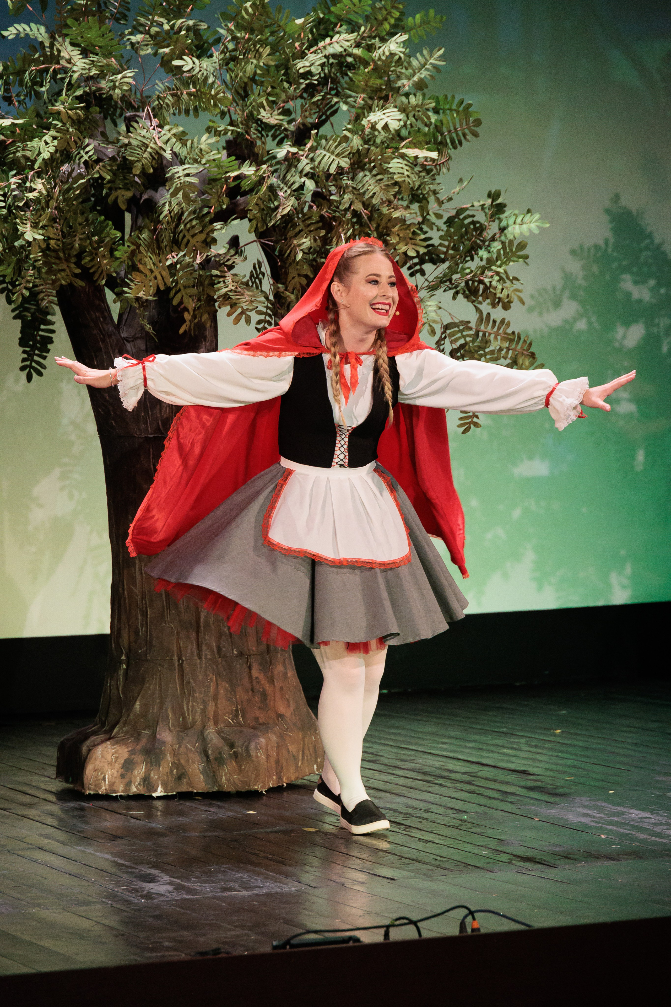 Povestea Scufita Rosie. Clounella. ✔️ Servicii foto si video in Chisinau Moldova - Cinematic.md