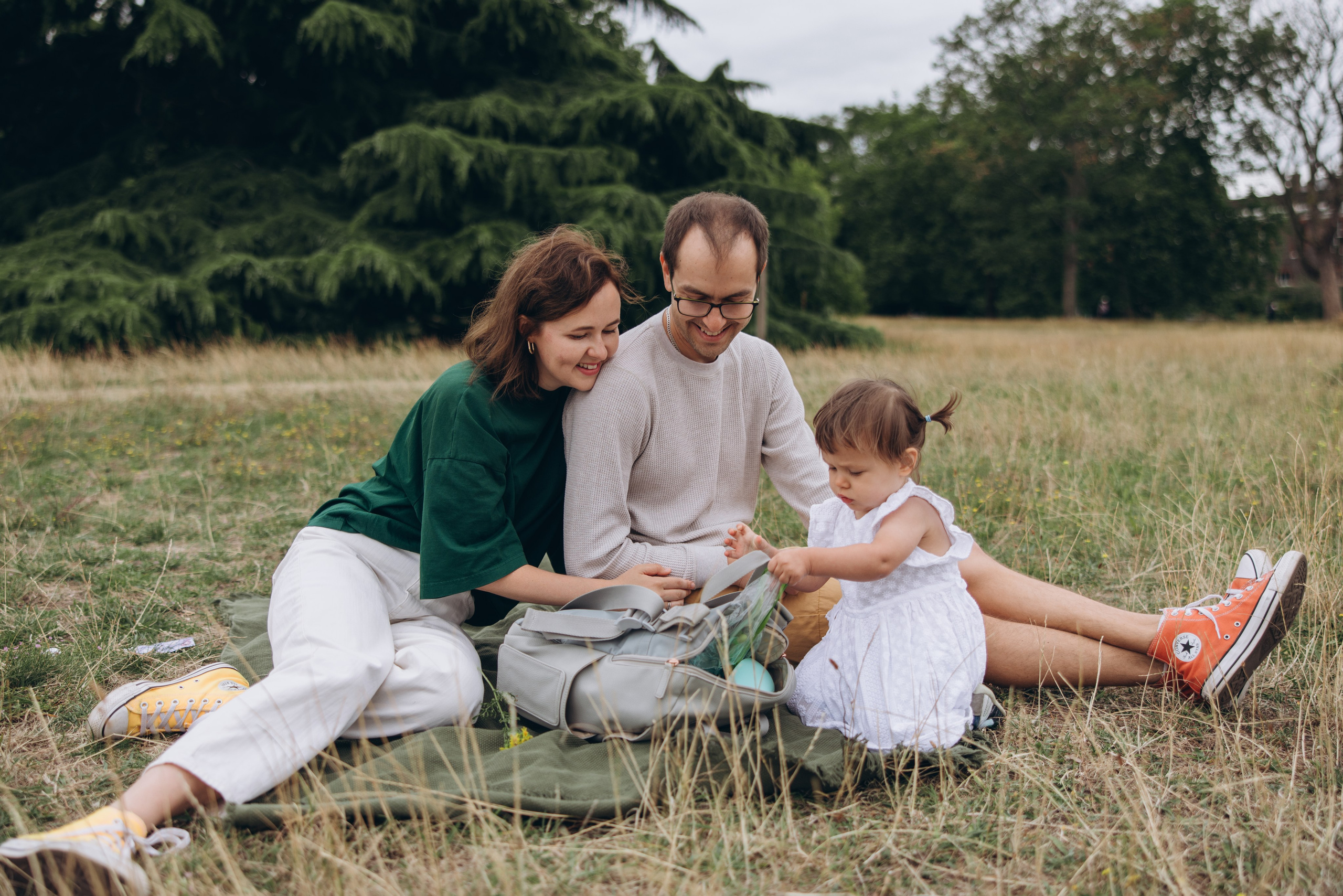 Milena with parents (Greenwich Park). Anastasia Klink, Photographer in London