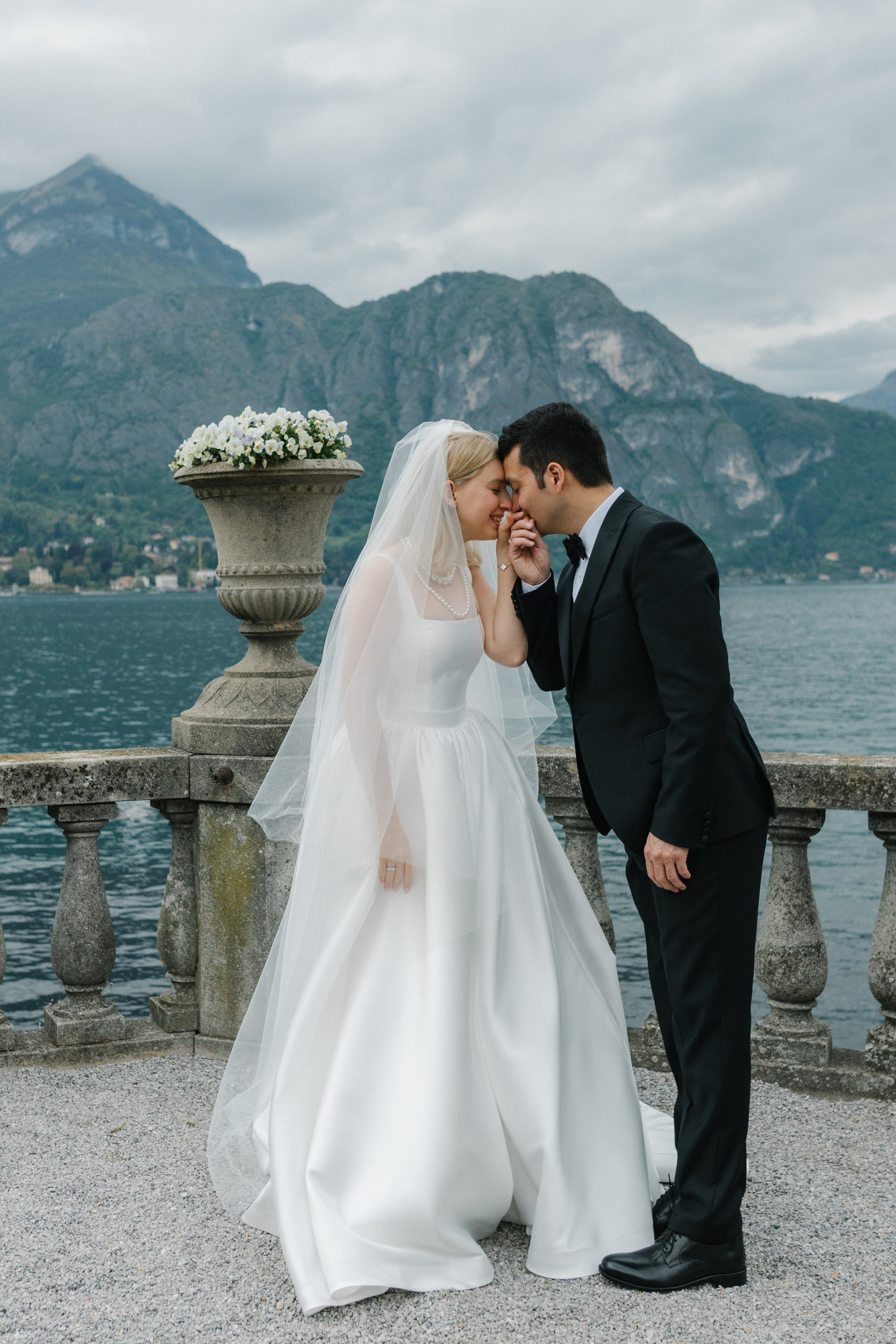 Rainy Day Wedding on Lake Como | Villa Serbelloni & Boat Photography. Photographer in Italy Anna Linnik