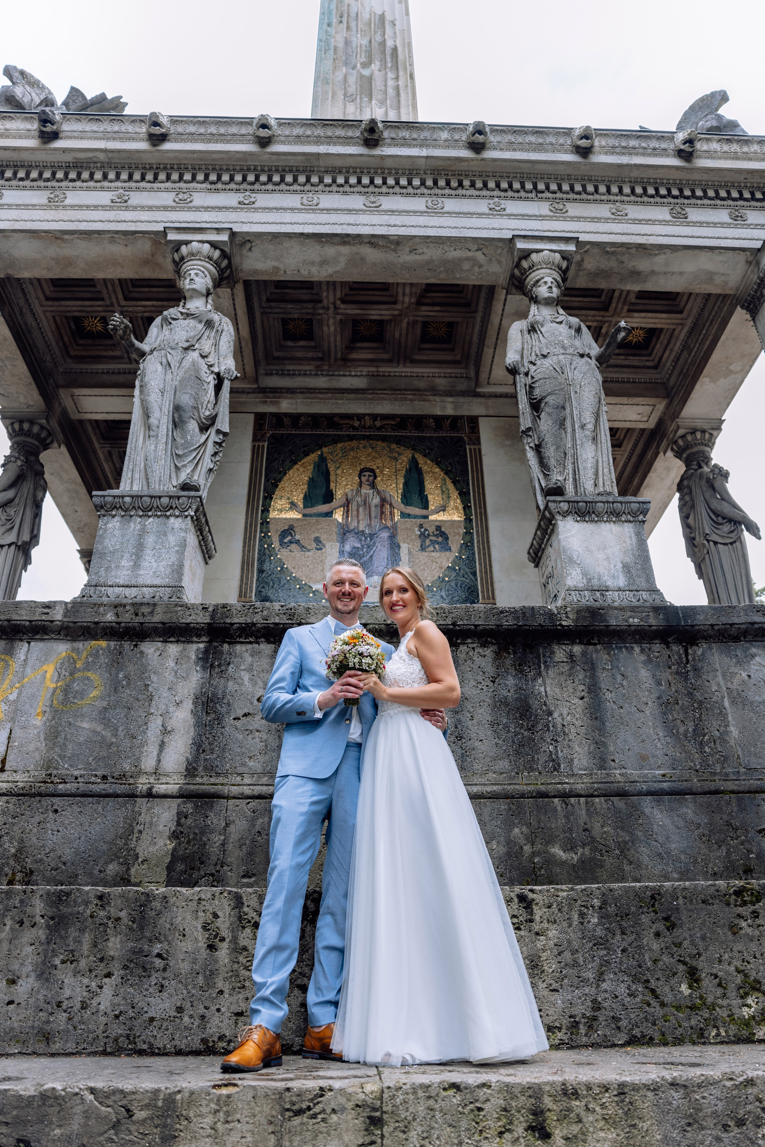 Sandra und Kevin: Standesamt Unterföring und Friedensengel. Hochzeitsfotograf München Taufe Familienfotograf Tanja Mauke