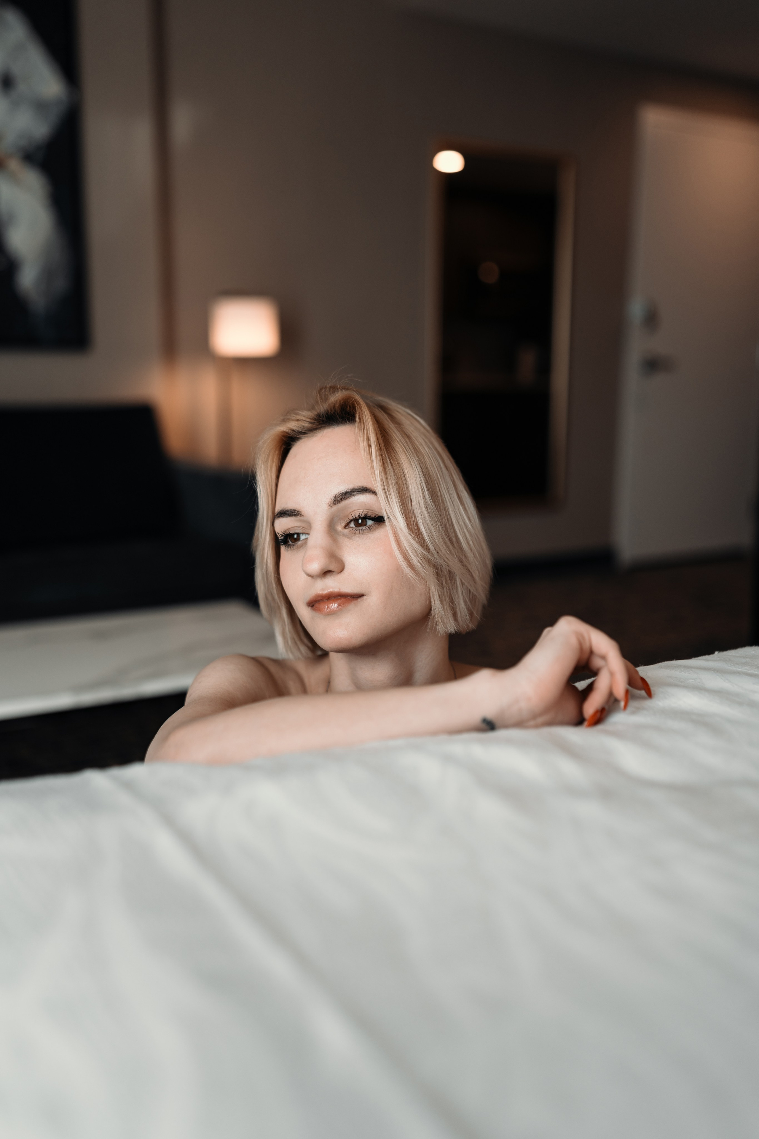 Karina. Photographe de voitures à Paris — Vitalii Motruk