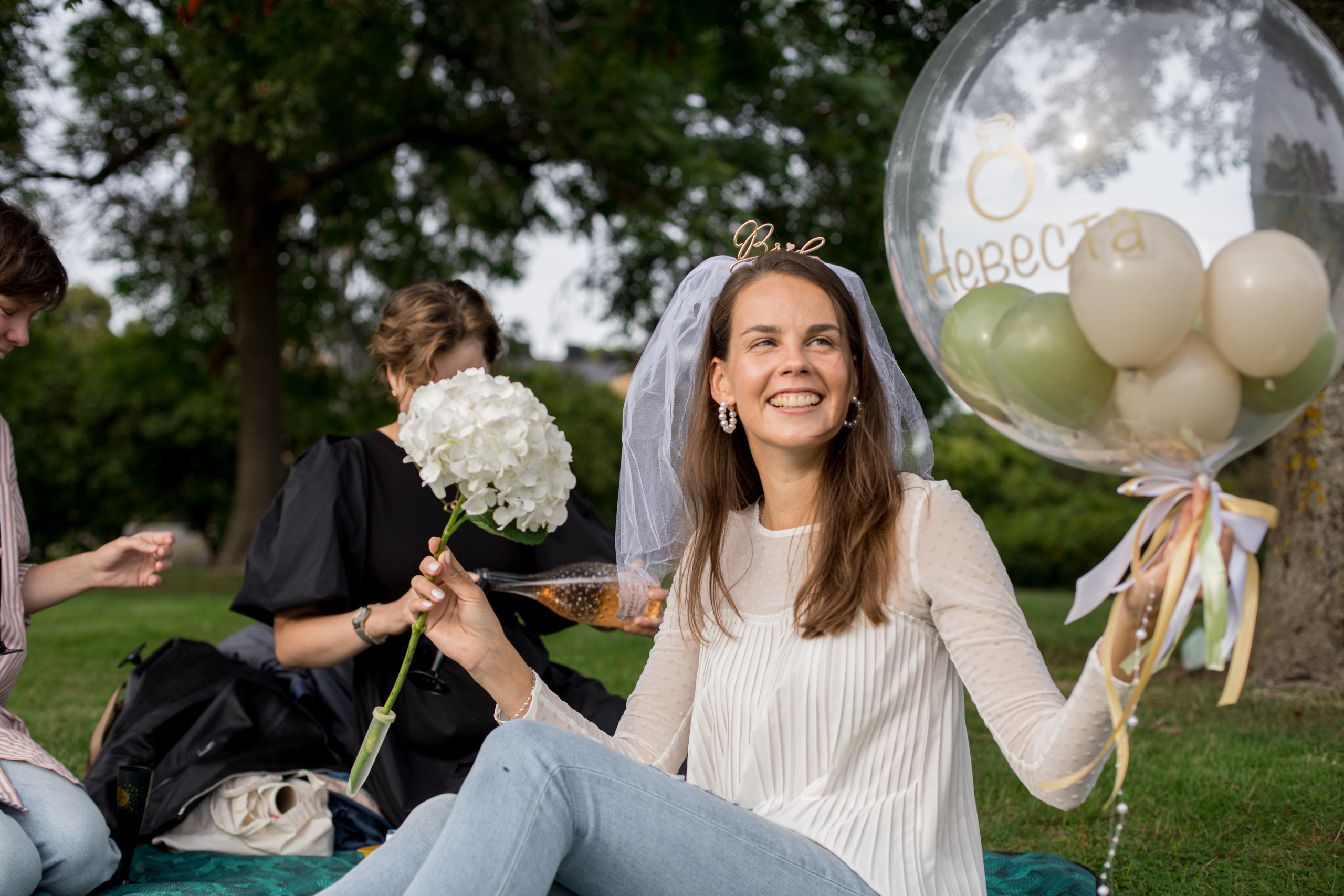 Polttarit. Ekaterina Mansur, muotokuvafotografi Suomessa (Helsingissä ja Uudellam