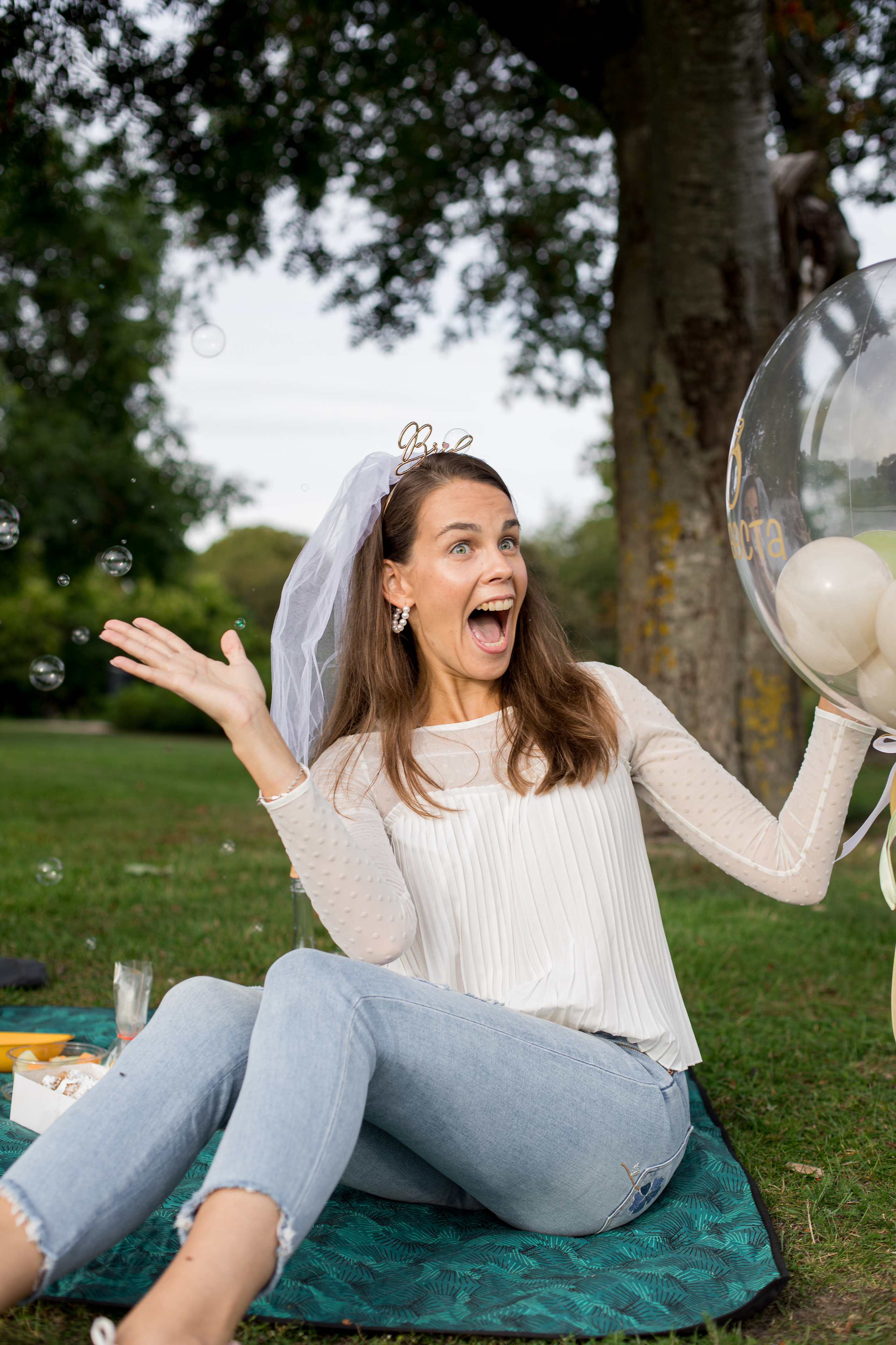Polttarit. Ekaterina Mansur, muotokuvafotografi Suomessa (Helsingissä ja Uudellam
