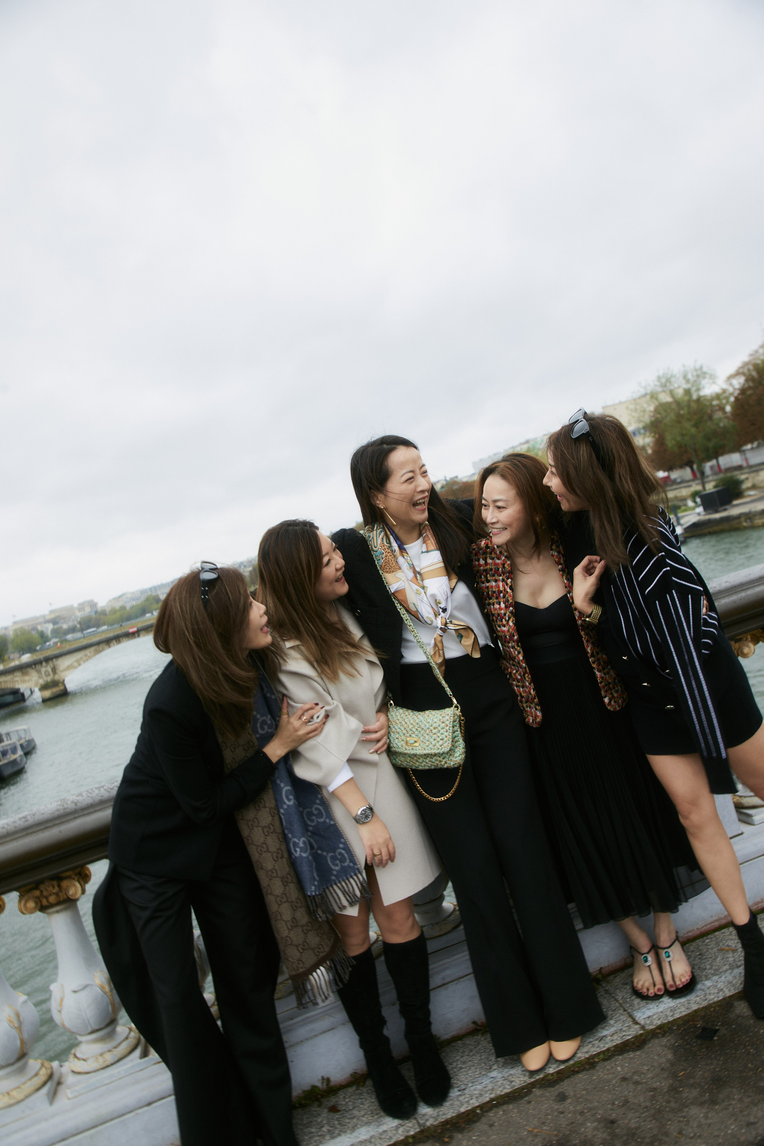 Friends. Photographer in Paris