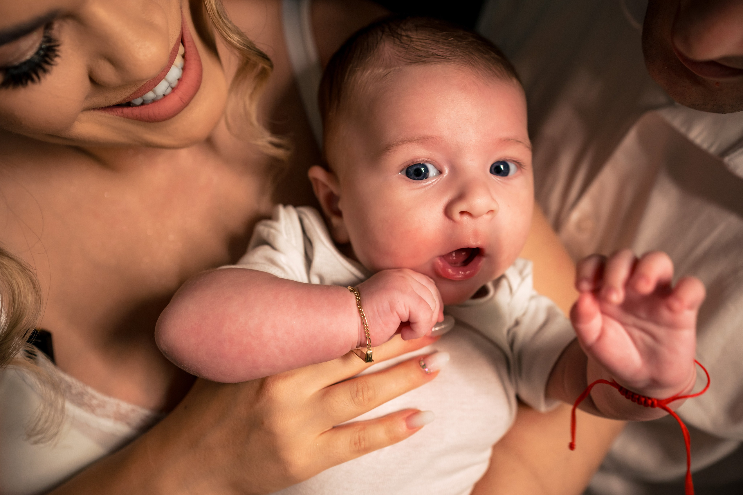 Andreea, Damian si Aris. Acasă