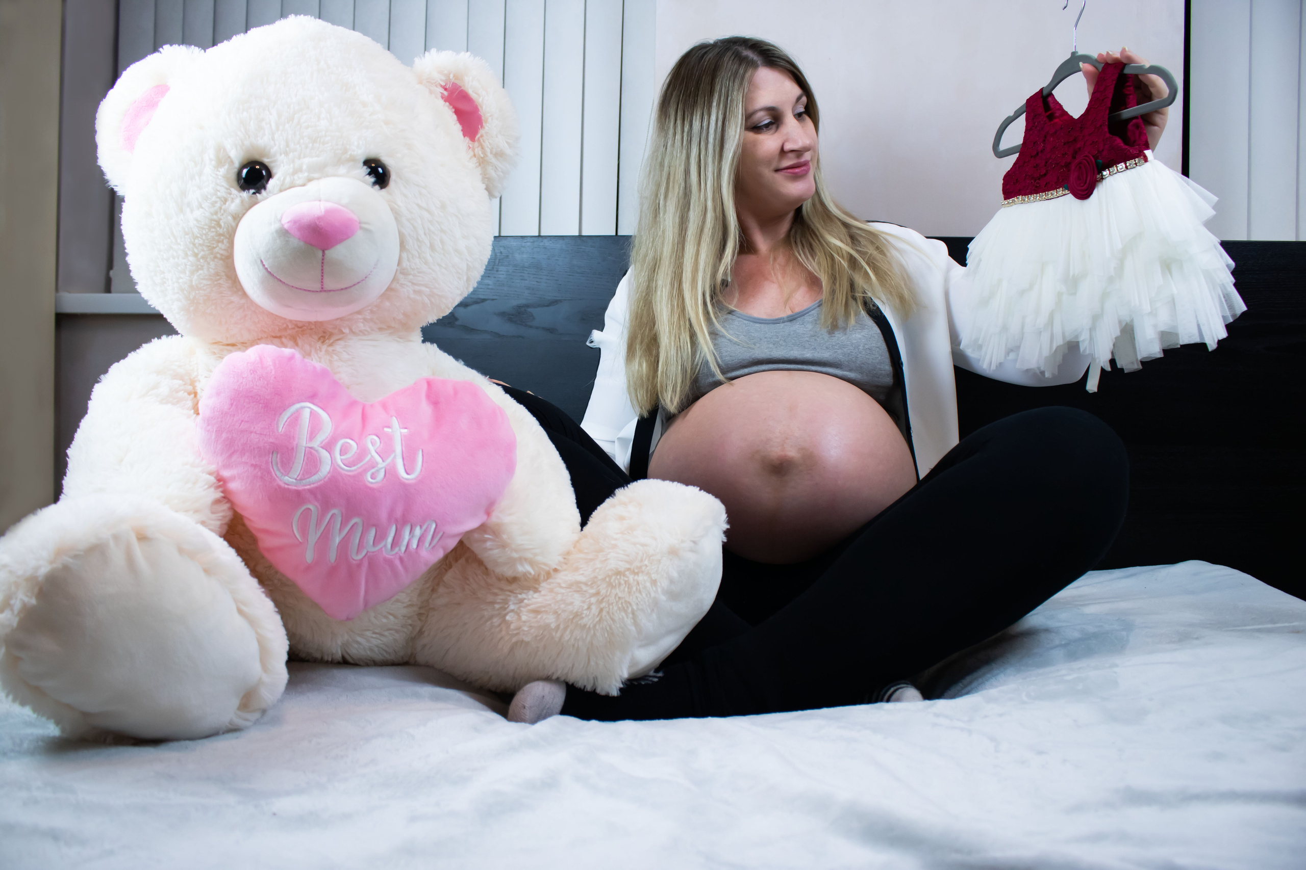 MATERNITY. Family and children photographer from Manchester, country England