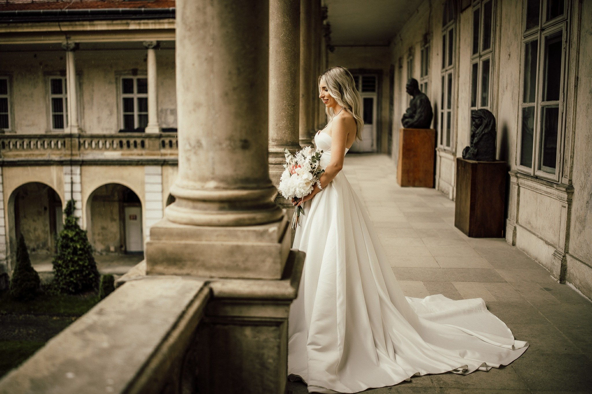 Fotografii de nuntă la Muzeul de artă Cluj-Napoca. Horatiu Fat: Fotograf si Videograf Profesionist Nunta Cluj-Napoca