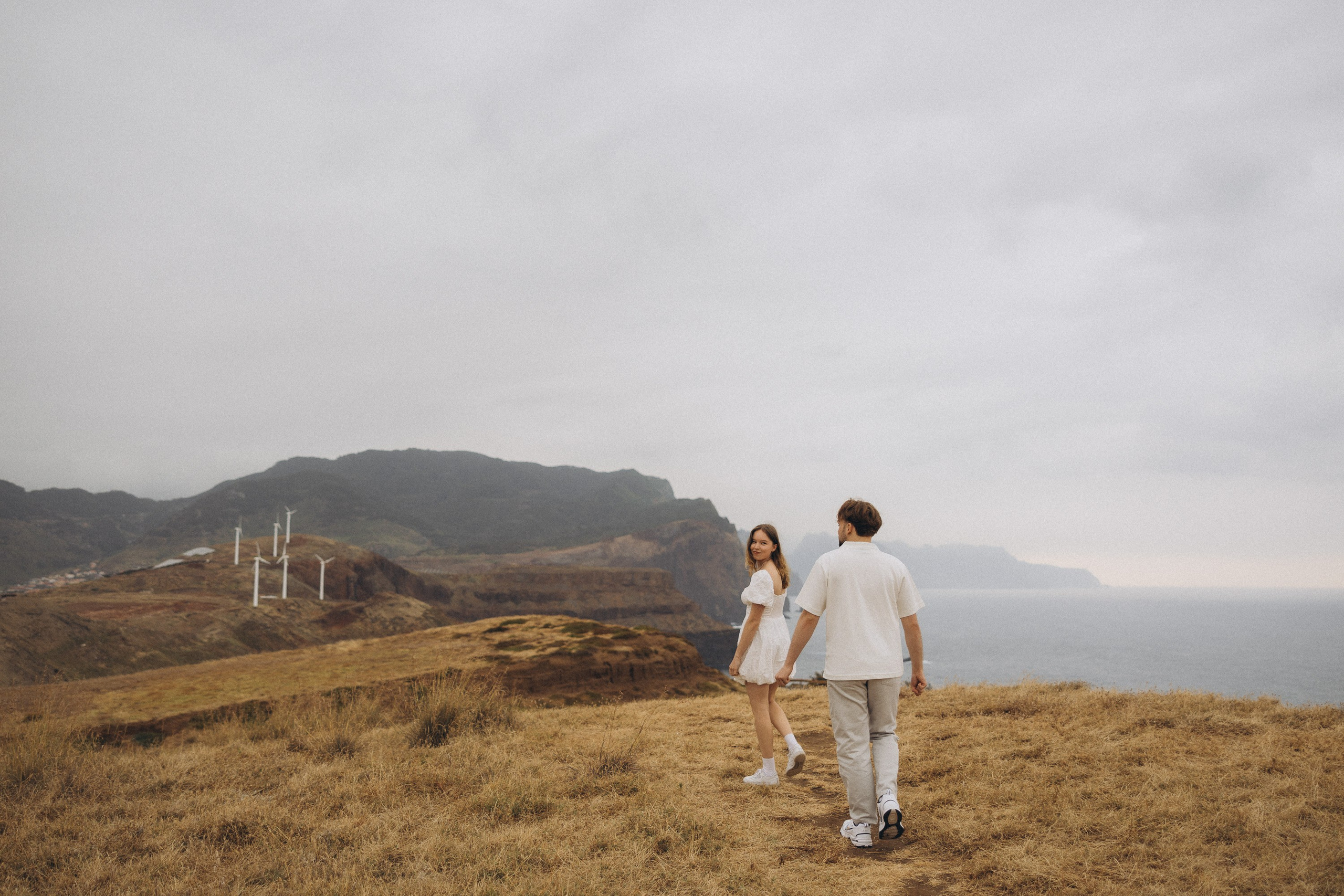 Surprise marriage proposal in São Lourenço, Madeira – romantic couple photography on dramatic coastal cliffs