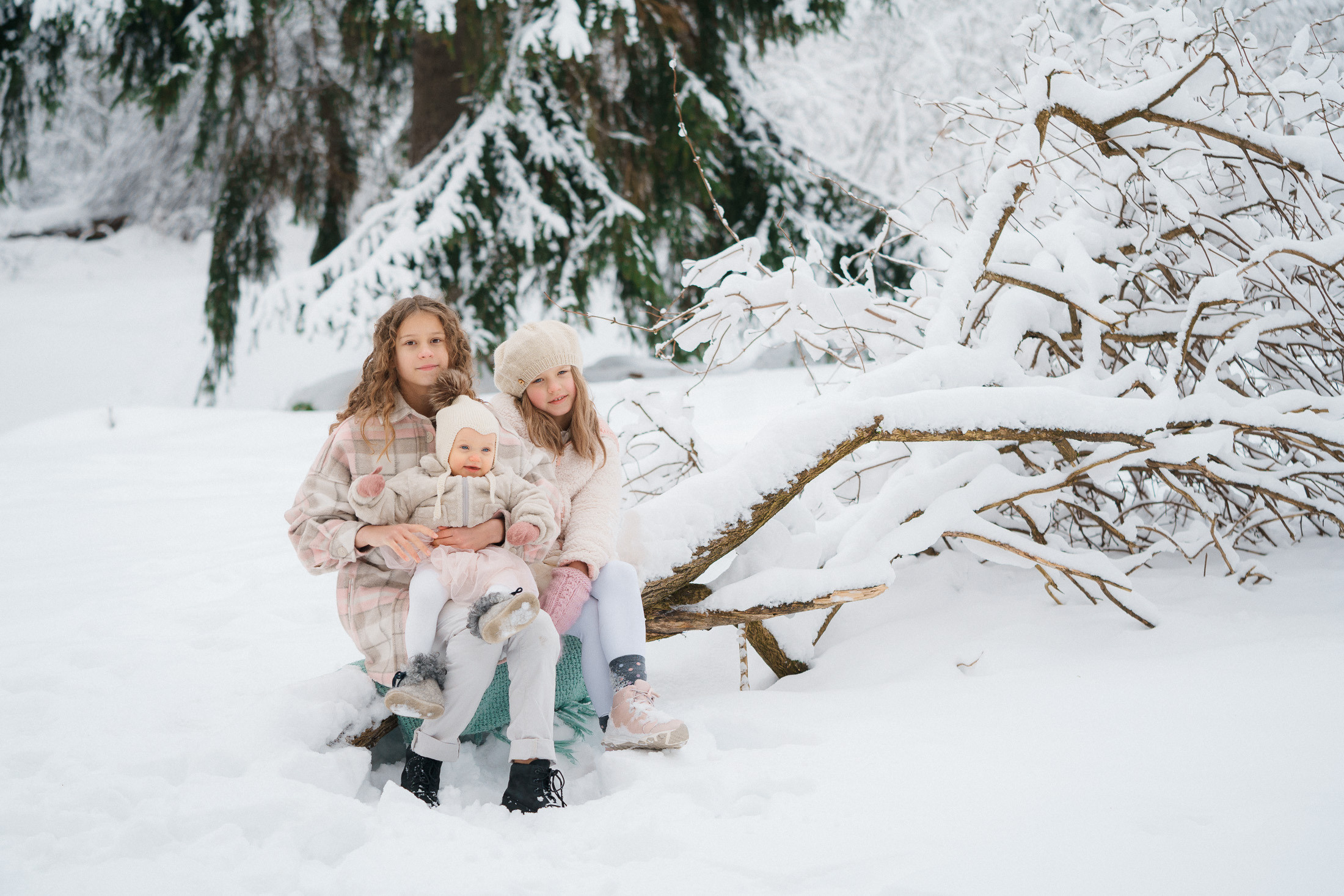 Perhekuvaus miljöössä ja studiossa