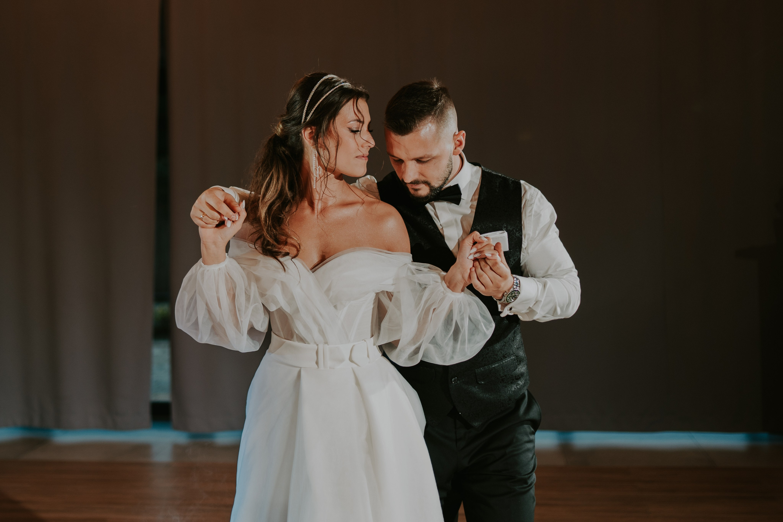 Sala Koralowa w Jaworzu: Opowieść o ślubie Nikoli i Kacpra. Karkowskafoto - fotografia miłości