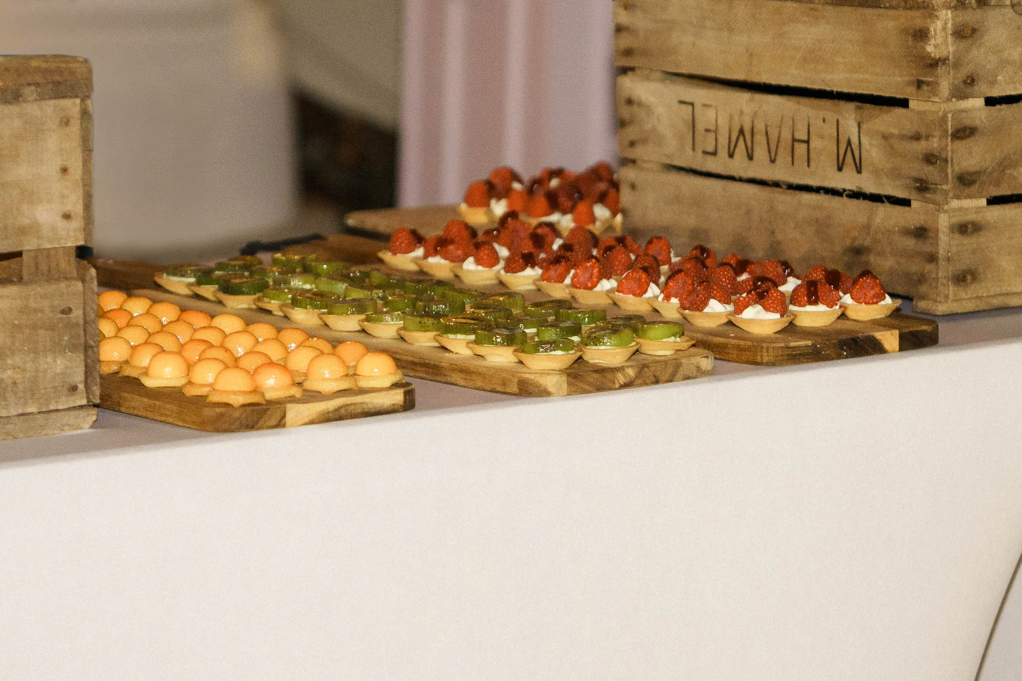 K& F, destination wedding photographer in L’Orangerie de l’Orée du Bois, France