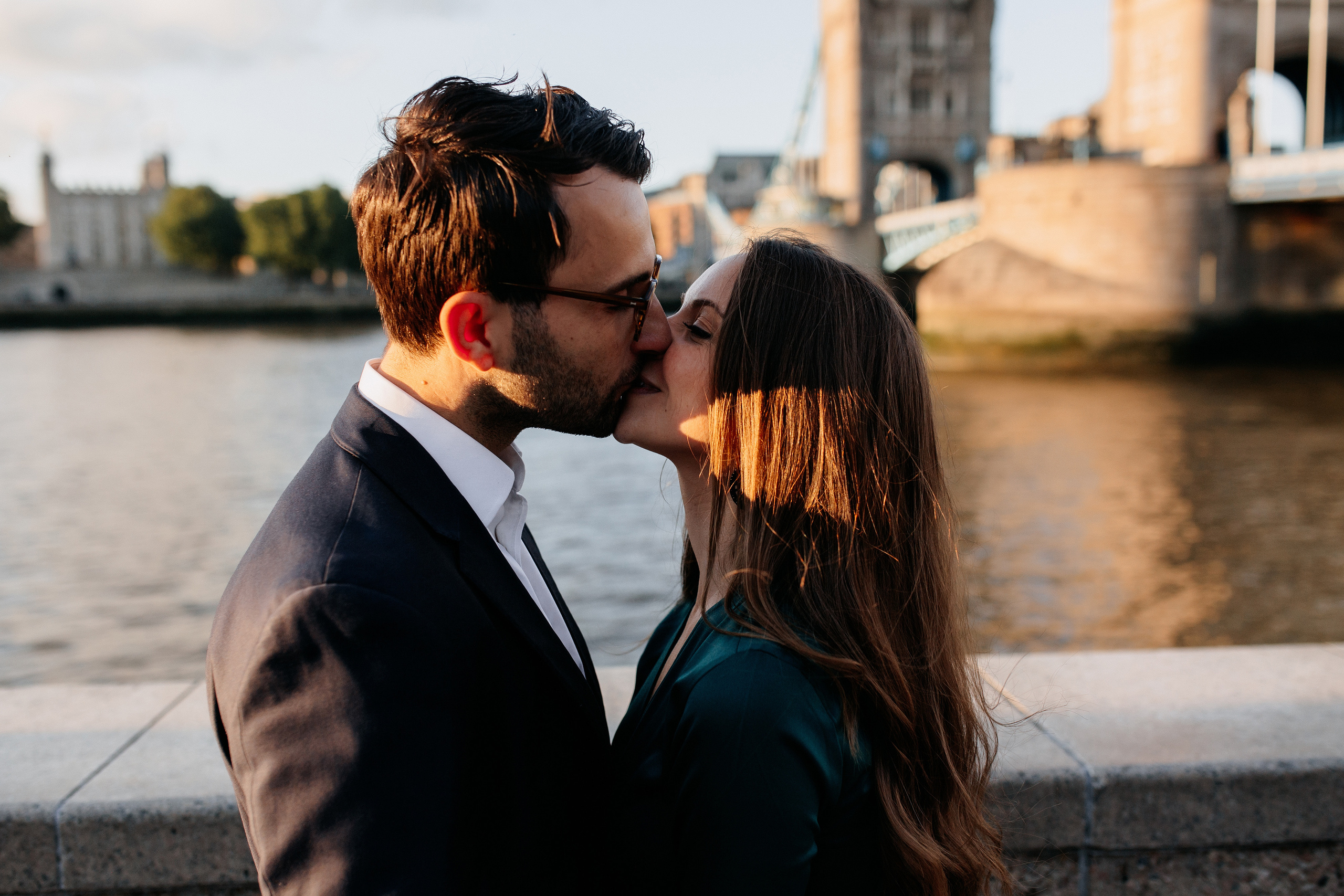 Sunset Engagement Photoshoot at Tower Bridge. LondonPhotoStory — Vacation Photographer in London