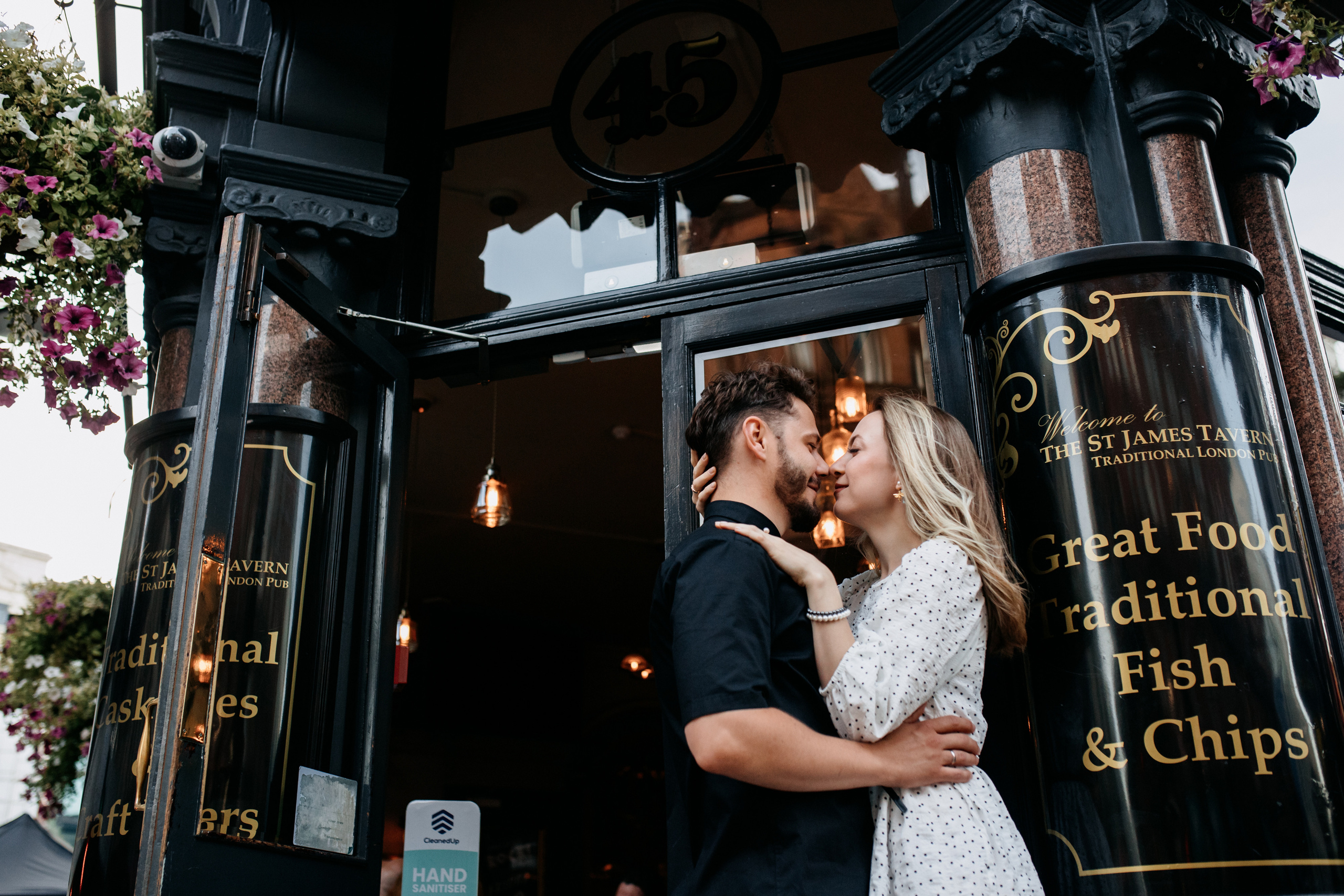 Love Story photoshoot at Picadilly — London. LondonPhotoStory — Vacation Photographer in London