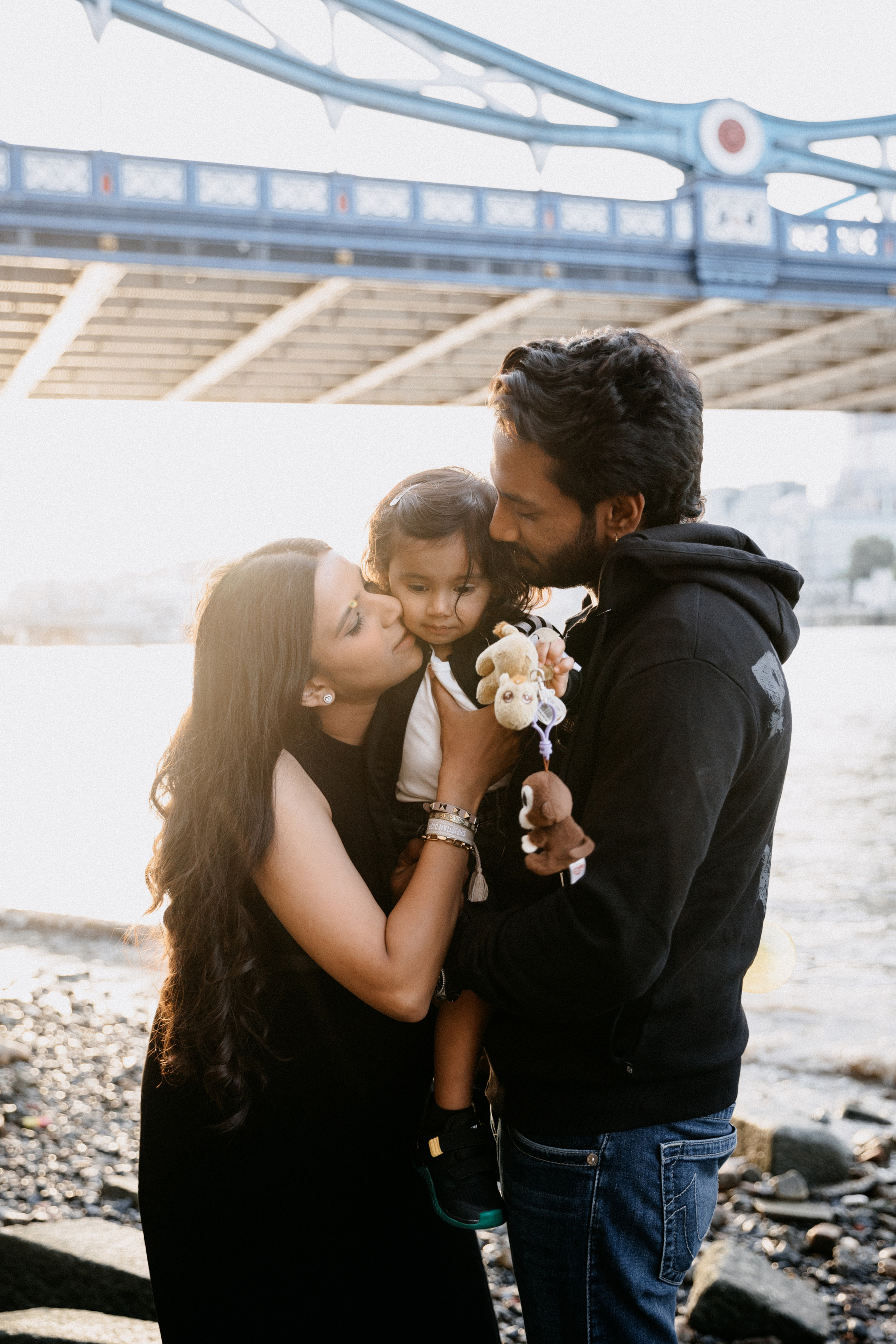 Family Photoshoot at Tower Bridge. LondonPhotoStory — Vacation Photographer in London