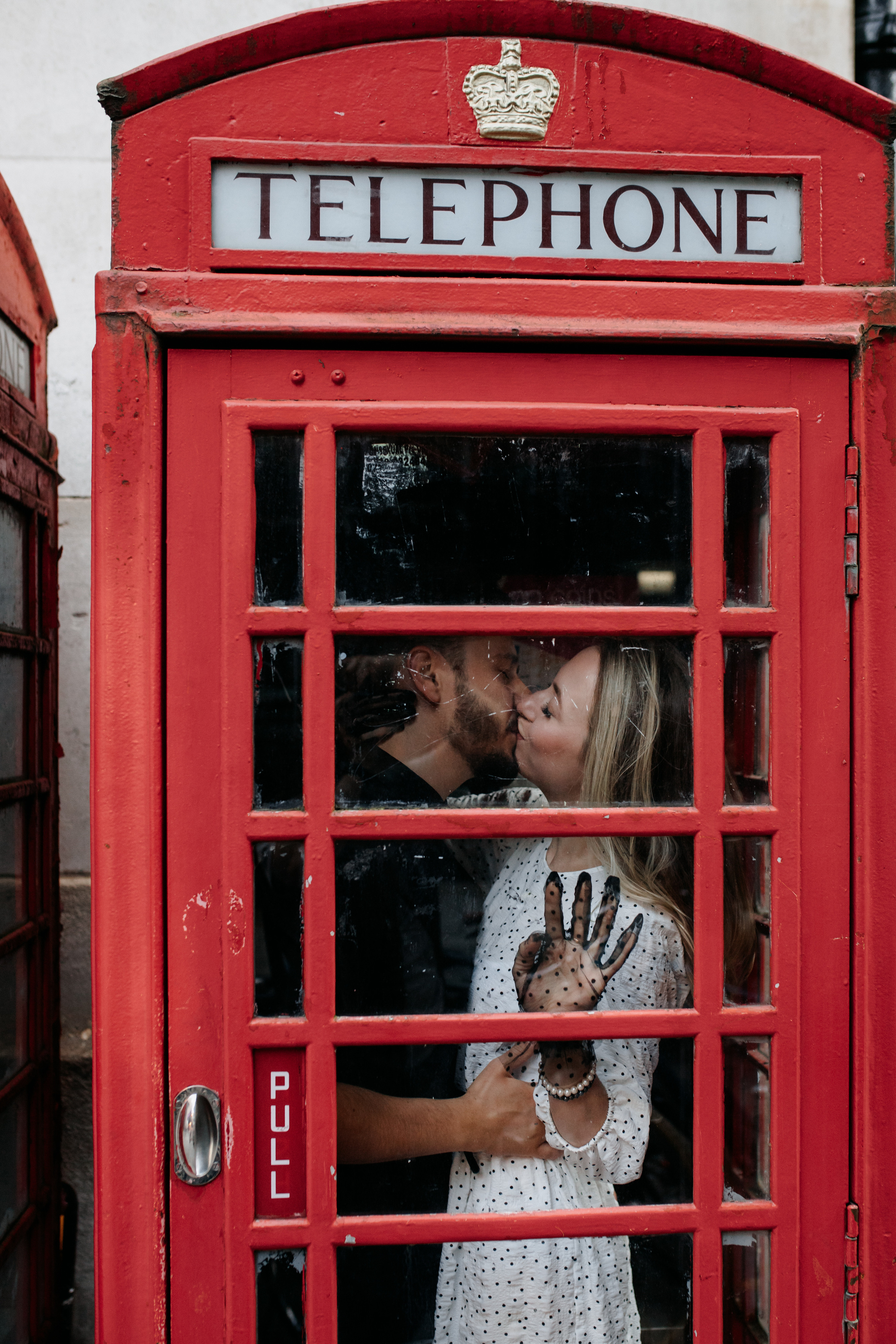 Love Story photoshoot at Picadilly — London. LondonPhotoStory — Vacation Photographer in London