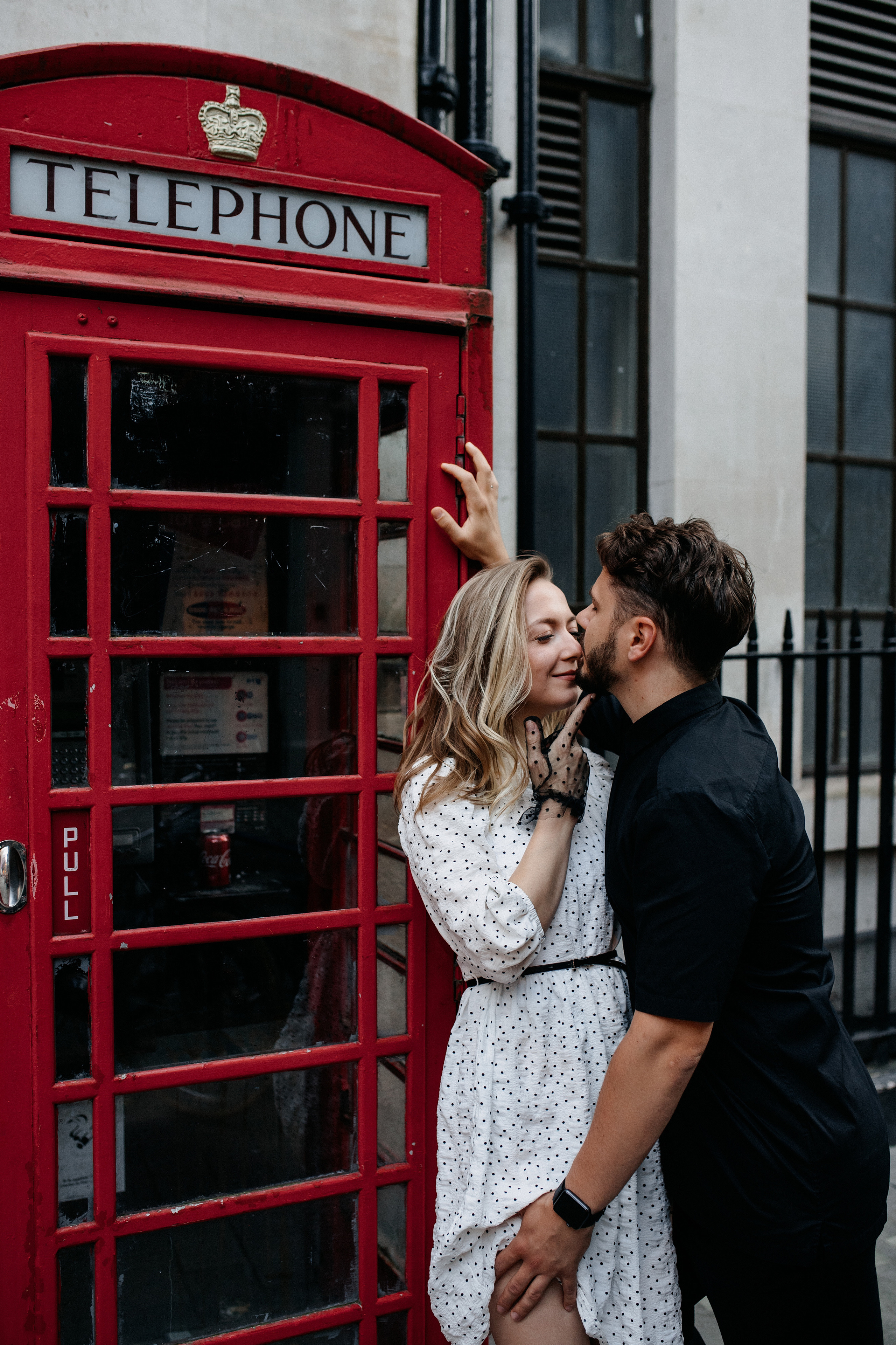 Love Story photoshoot at Picadilly — London. LondonPhotoStory — Vacation Photographer in London