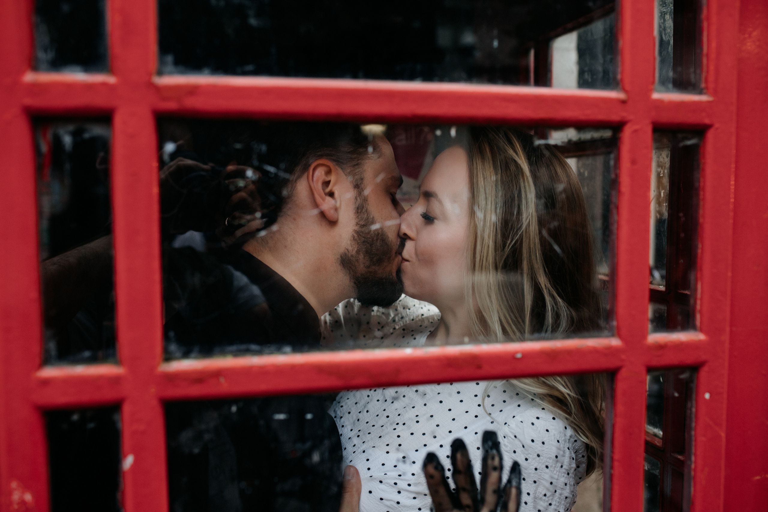 Love Story photoshoot at Picadilly — London. LondonPhotoStory — Vacation Photographer in London