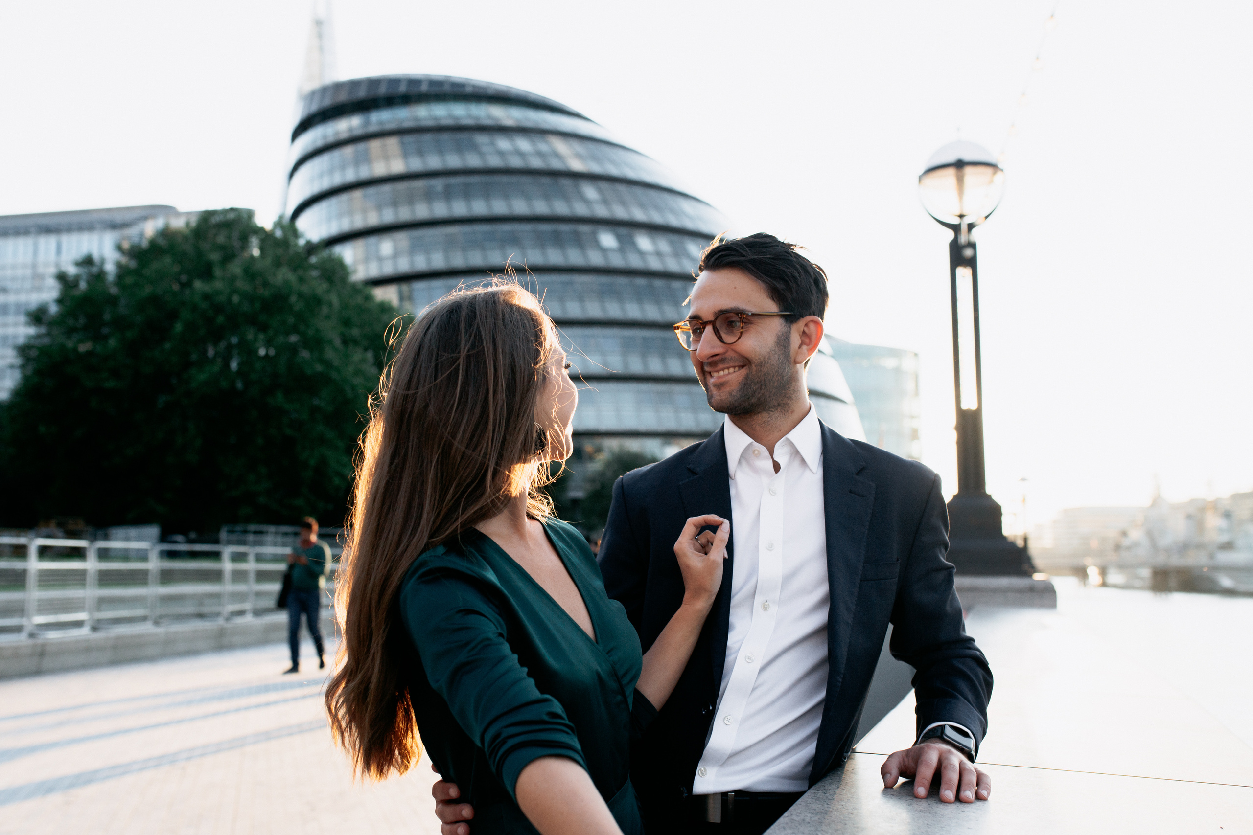 Sunset Engagement Photoshoot at Tower Bridge. LondonPhotoStory — Vacation Photographer in London