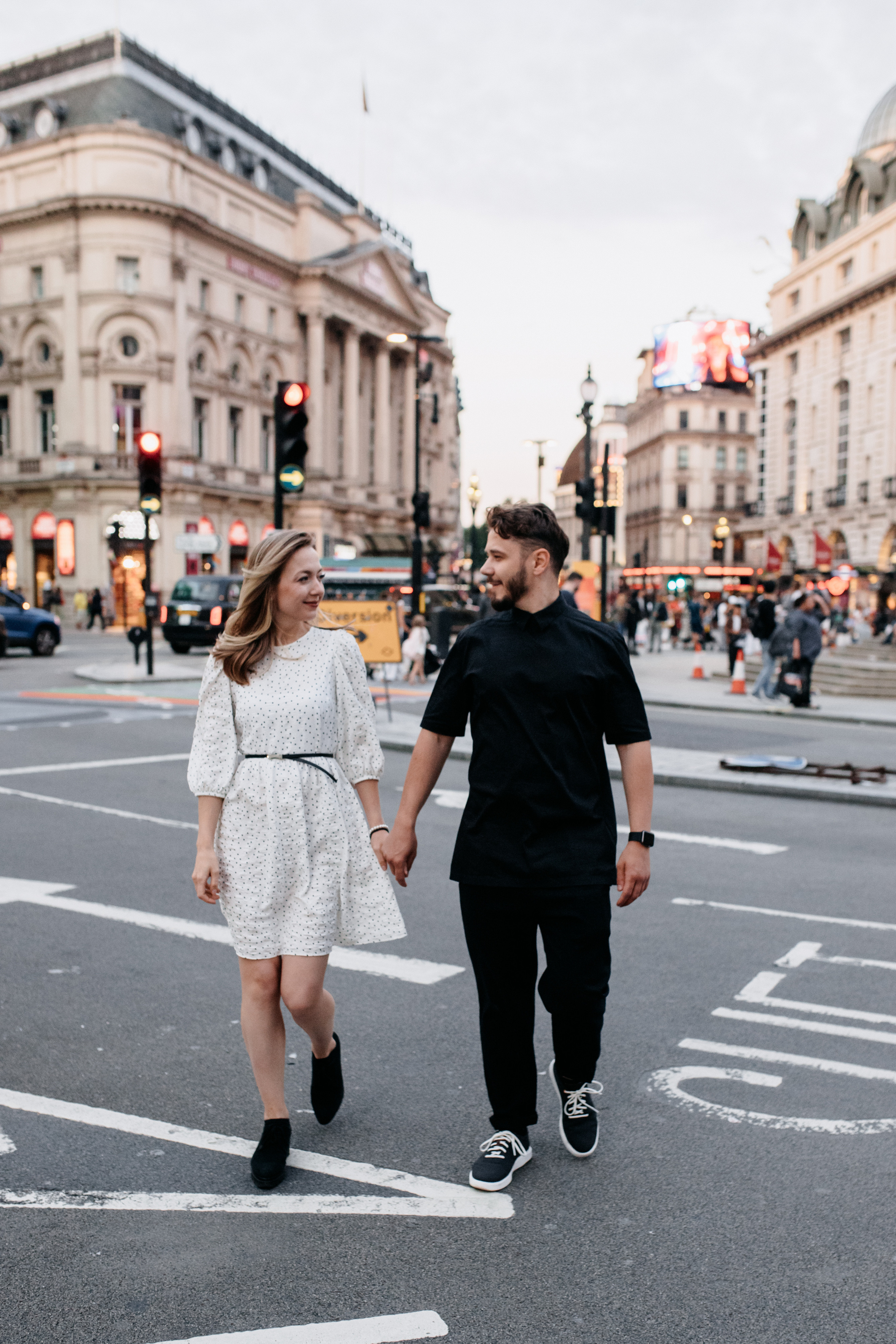 Love Story photoshoot at Picadilly — London. LondonPhotoStory — Vacation Photographer in London