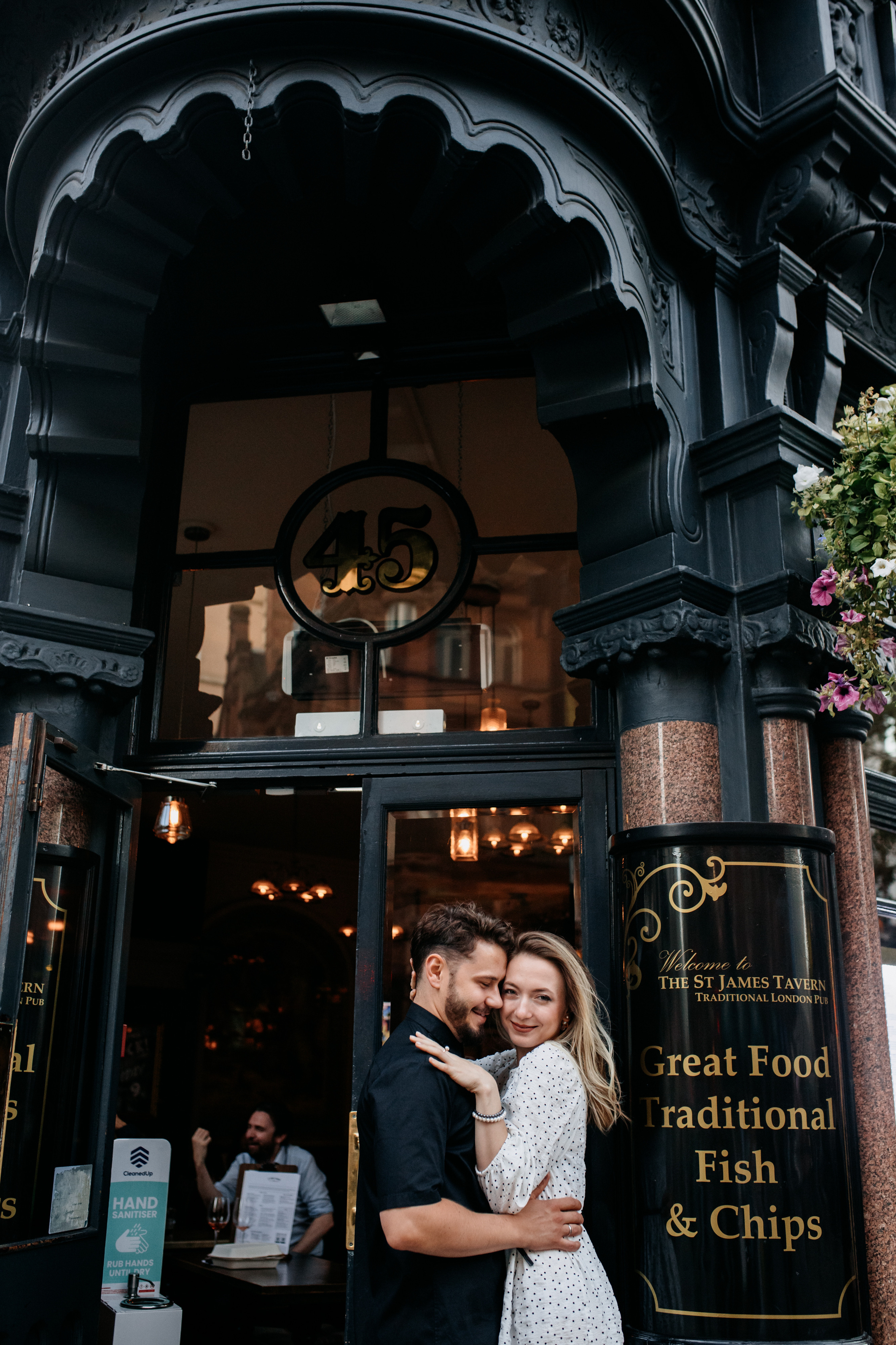 Love Story photoshoot at Picadilly — London. LondonPhotoStory — Vacation Photographer in London