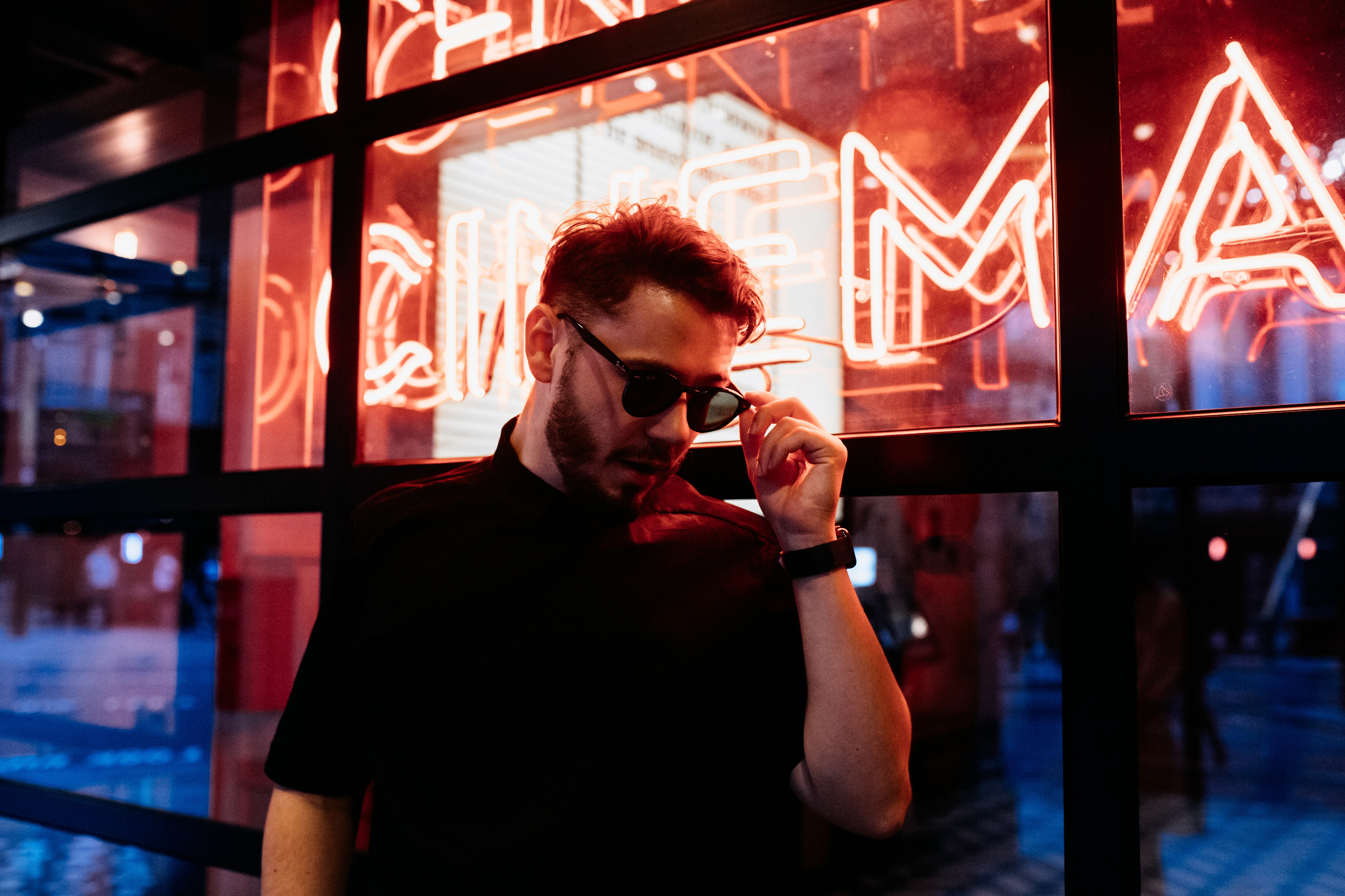 Love Story photoshoot at Picadilly — London. LondonPhotoStory — Vacation Photographer in London