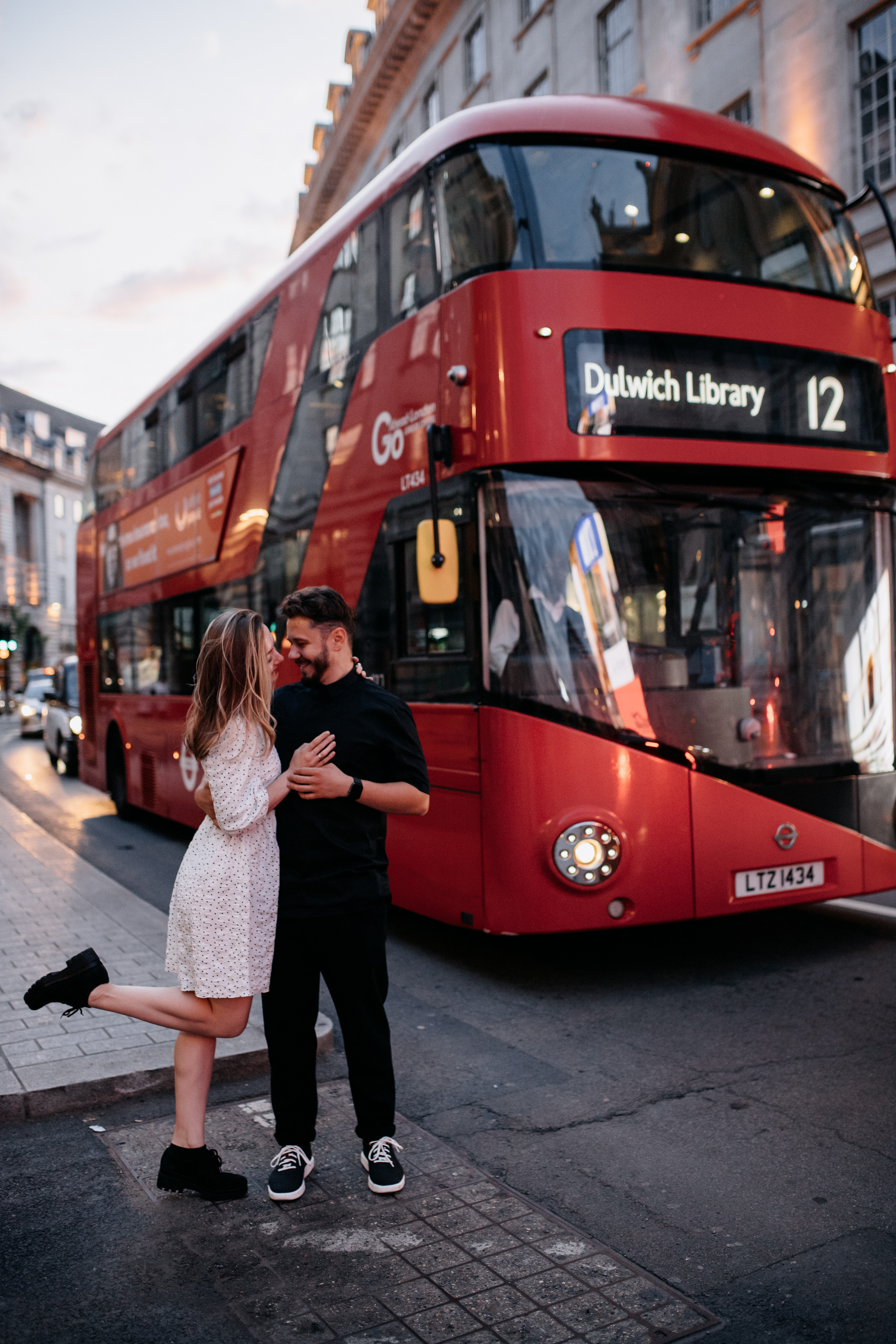 Love Story photoshoot at Picadilly — London. LondonPhotoStory — Vacation Photographer in London