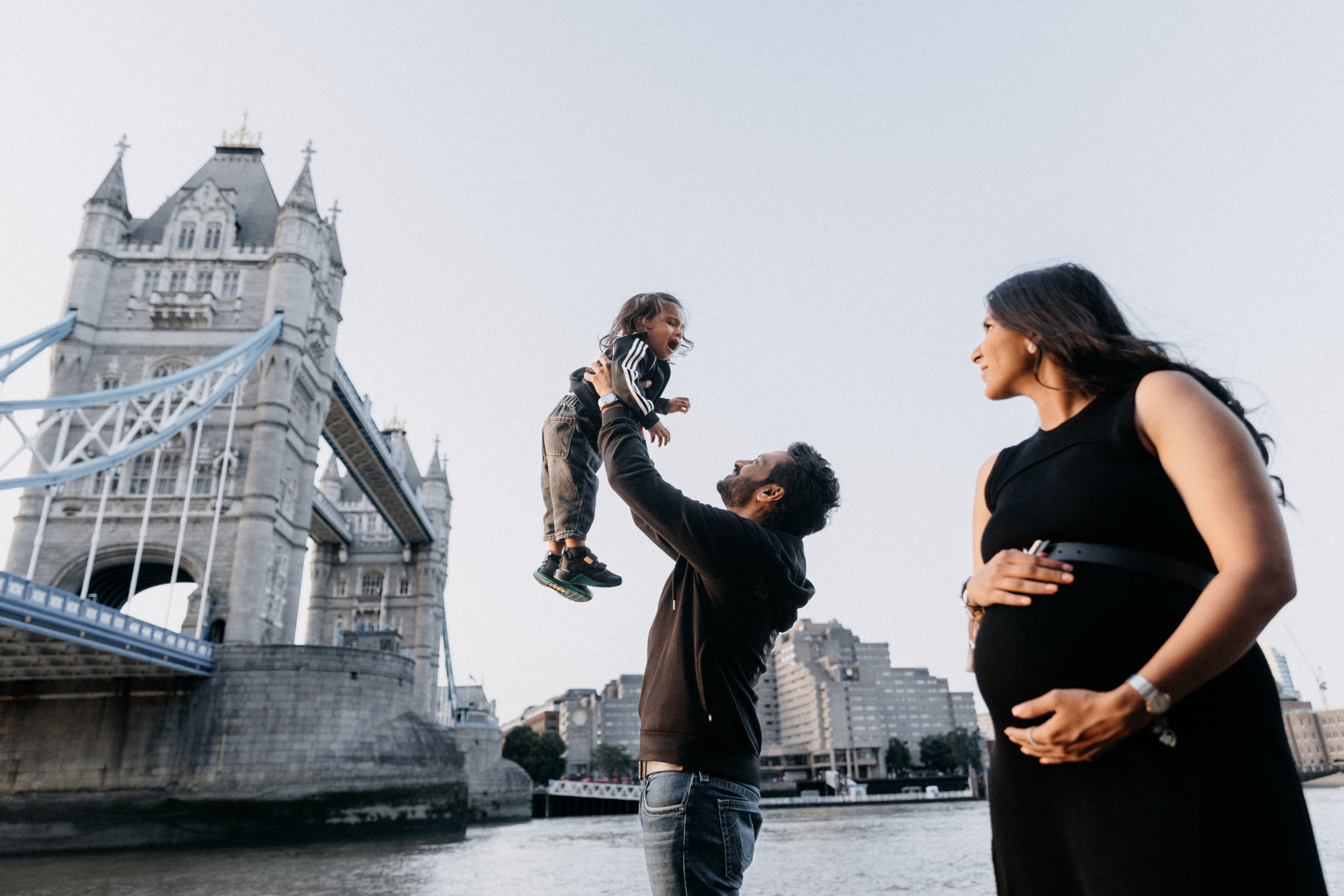 Family Photoshoot at Tower Bridge. LondonPhotoStory — Vacation Photographer in London