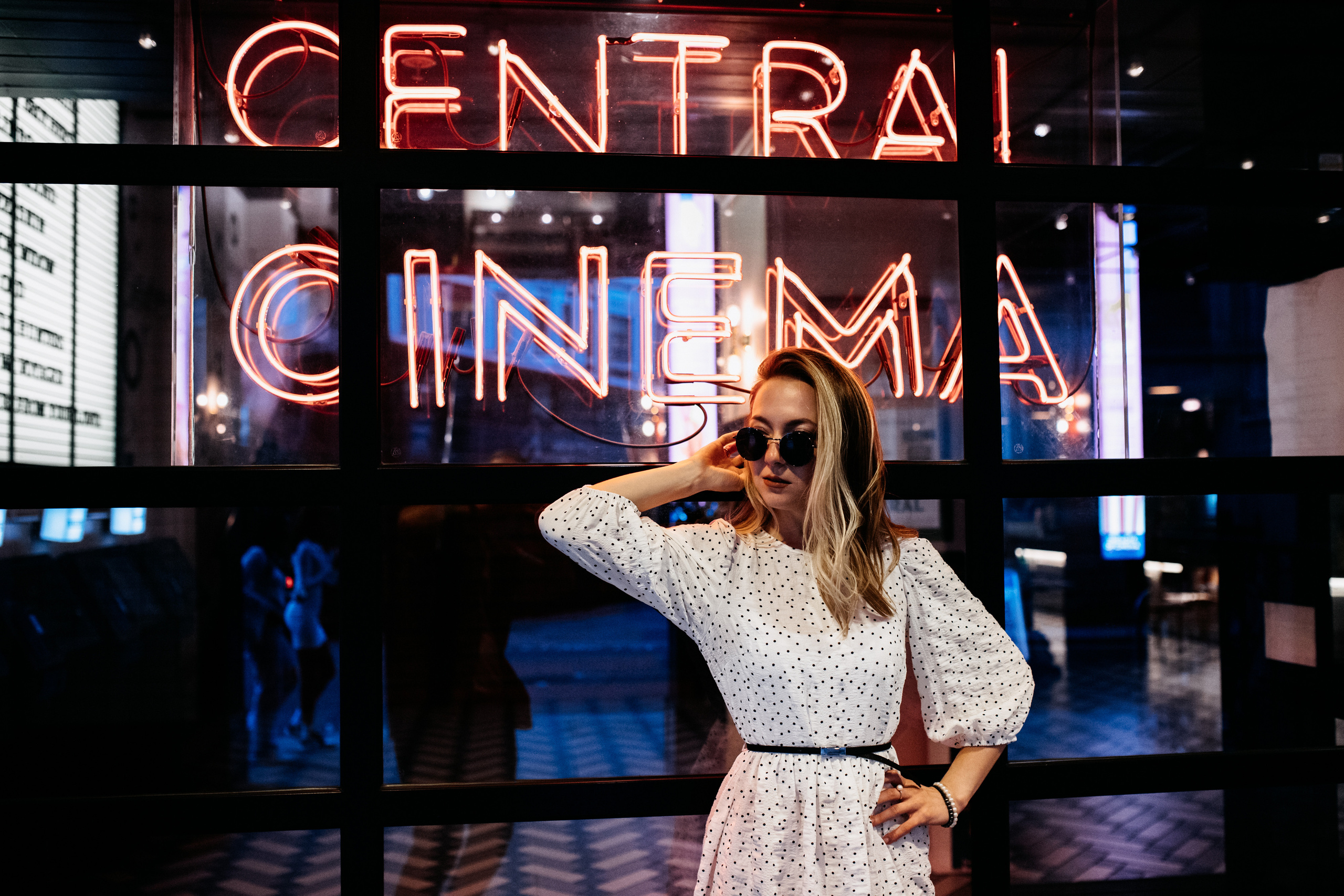Love Story photoshoot at Picadilly — London. LondonPhotoStory — Vacation Photographer in London