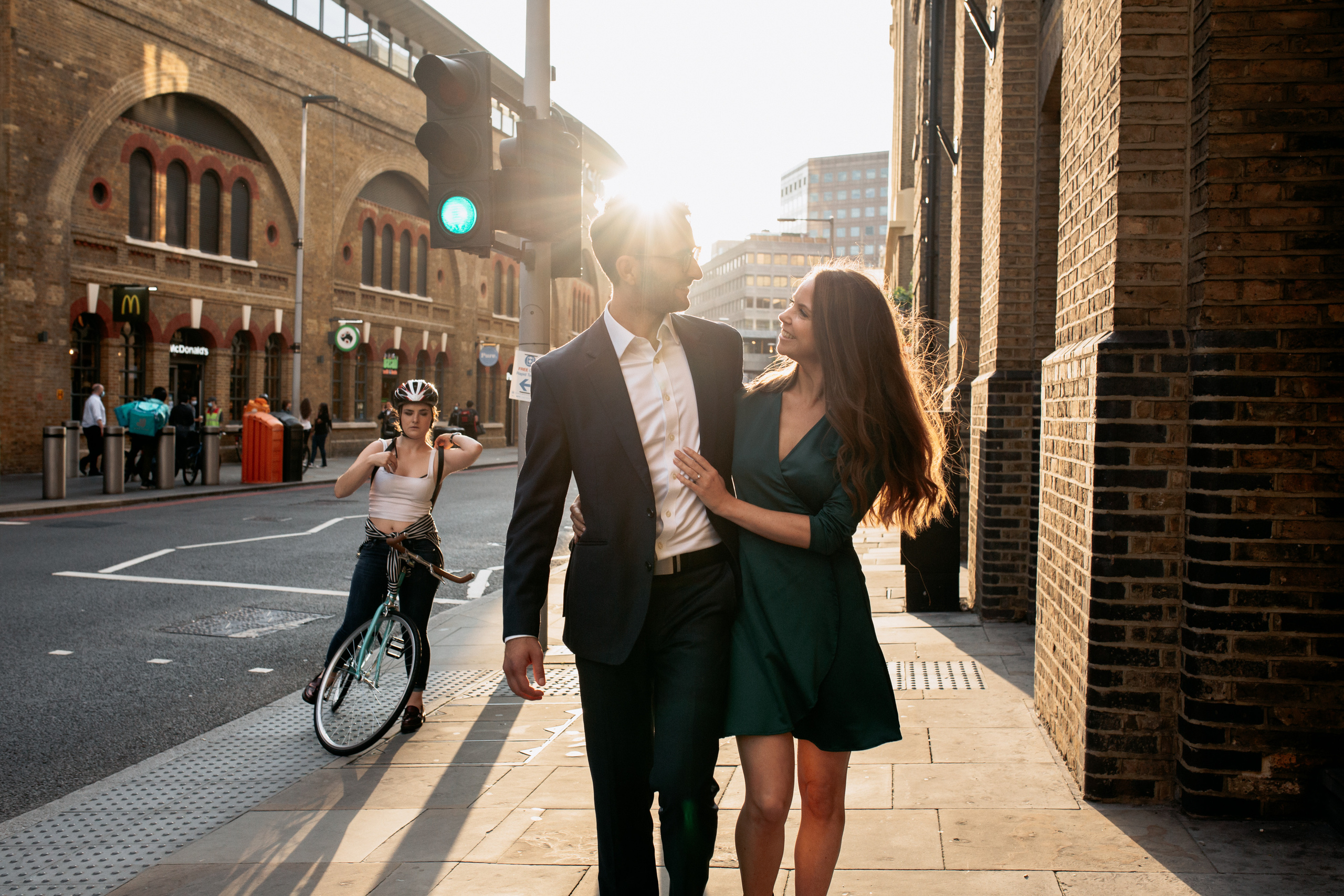 Sunset Engagement Photoshoot at Tower Bridge. LondonPhotoStory — Vacation Photographer in London