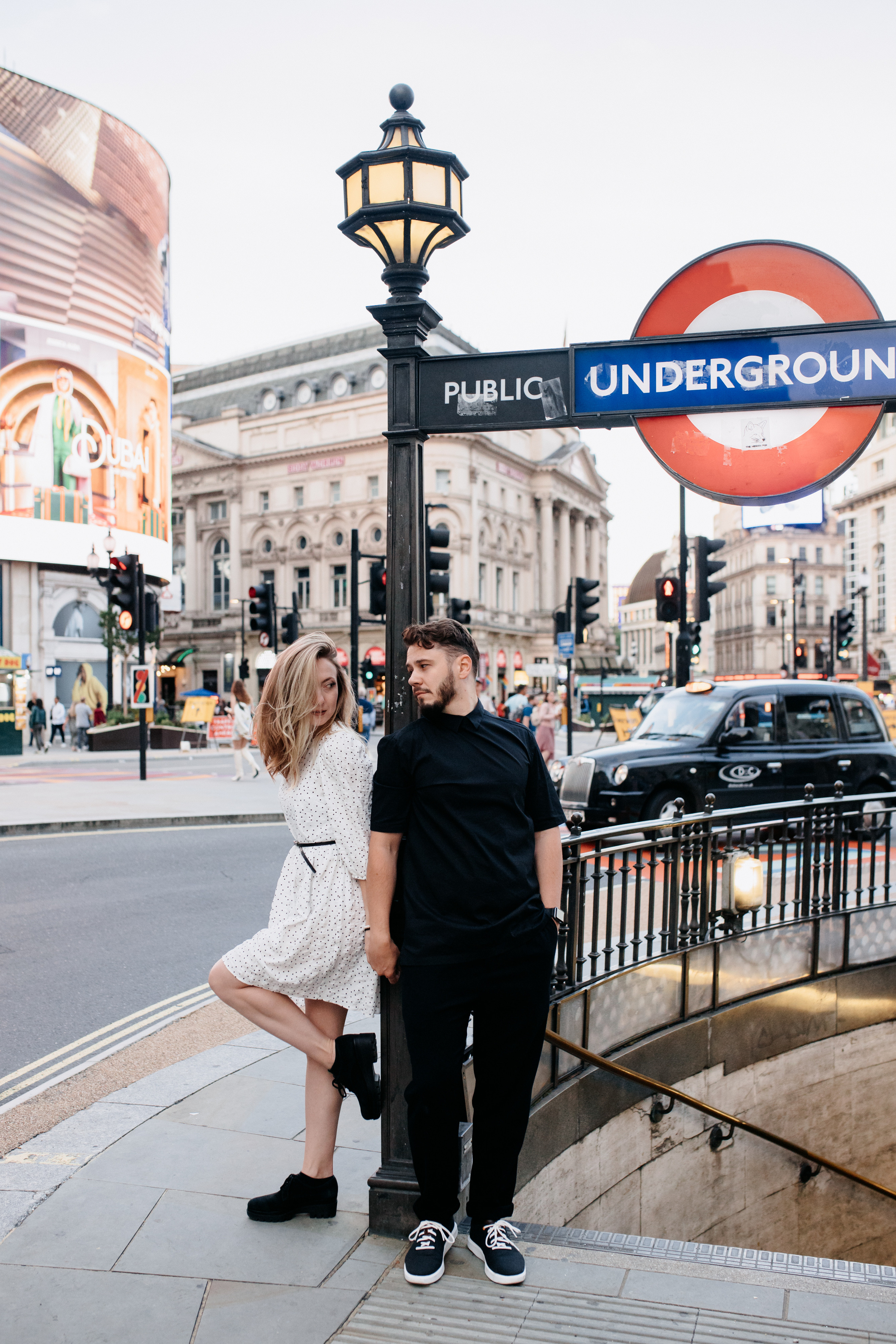 Love Story photoshoot at Picadilly — London. LondonPhotoStory — Vacation Photographer in London