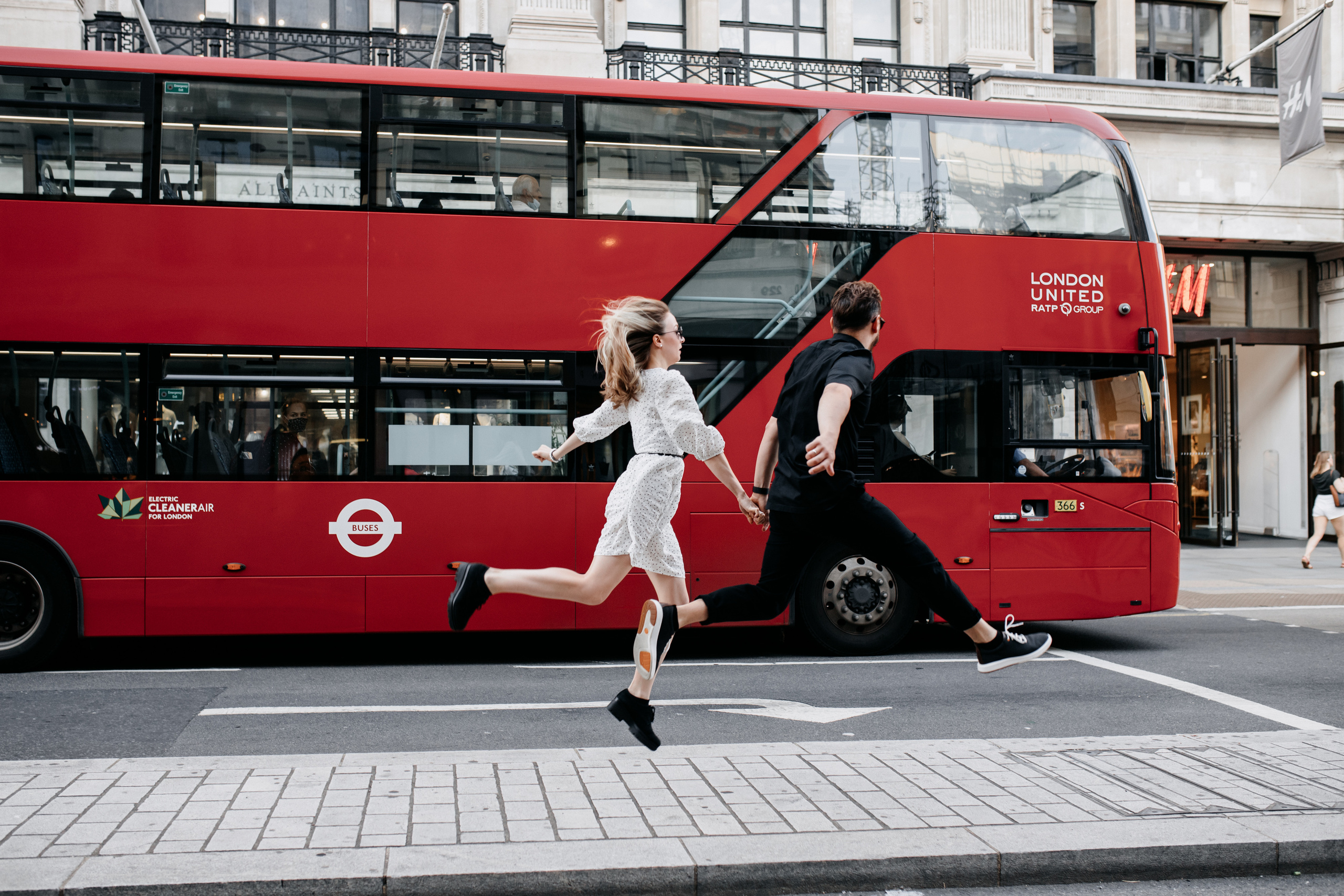 Love Story photoshoot at Picadilly — London. LondonPhotoStory — Vacation Photographer in London