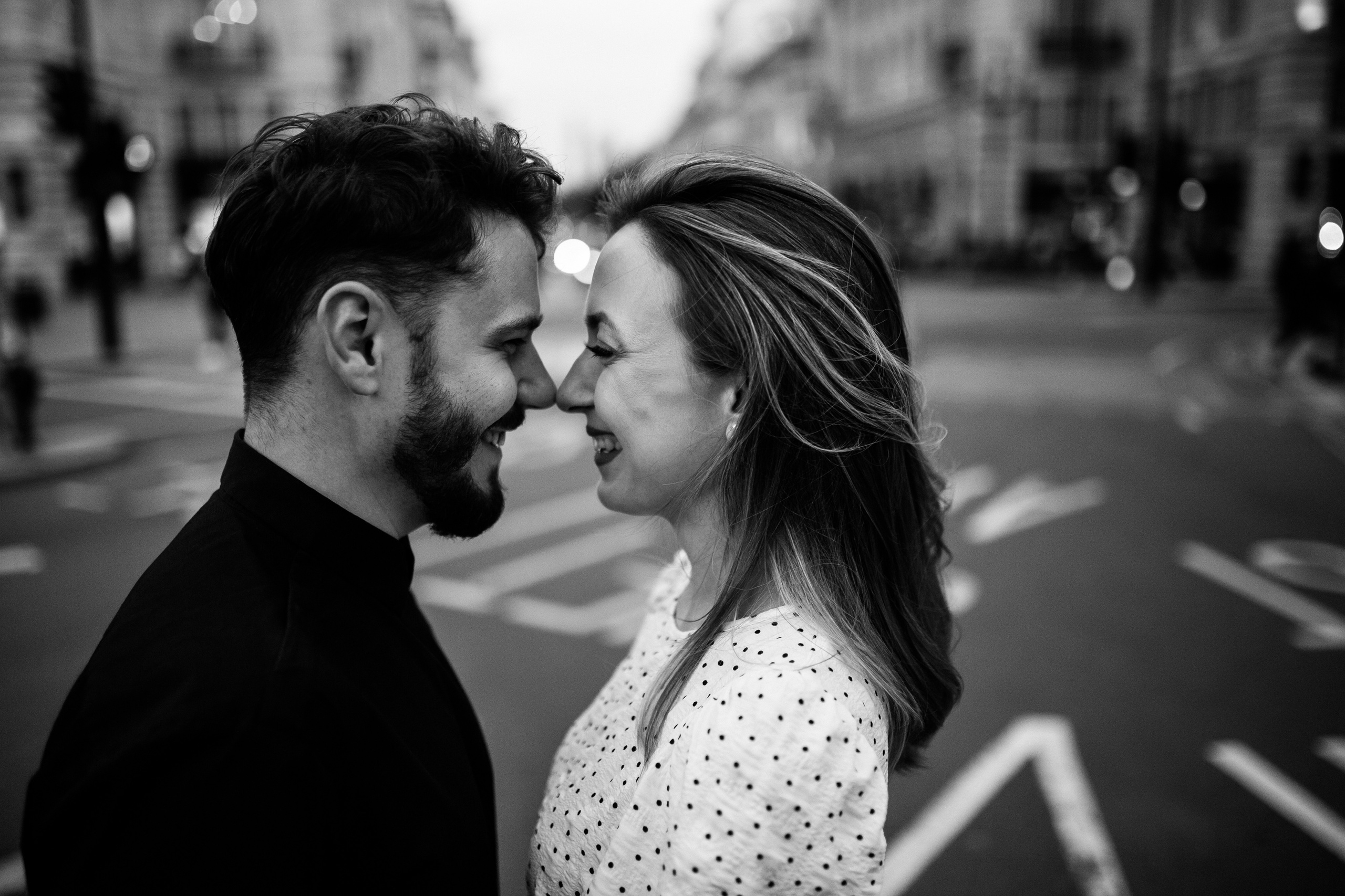 Love Story photoshoot at Picadilly — London. LondonPhotoStory — Vacation Photographer in London