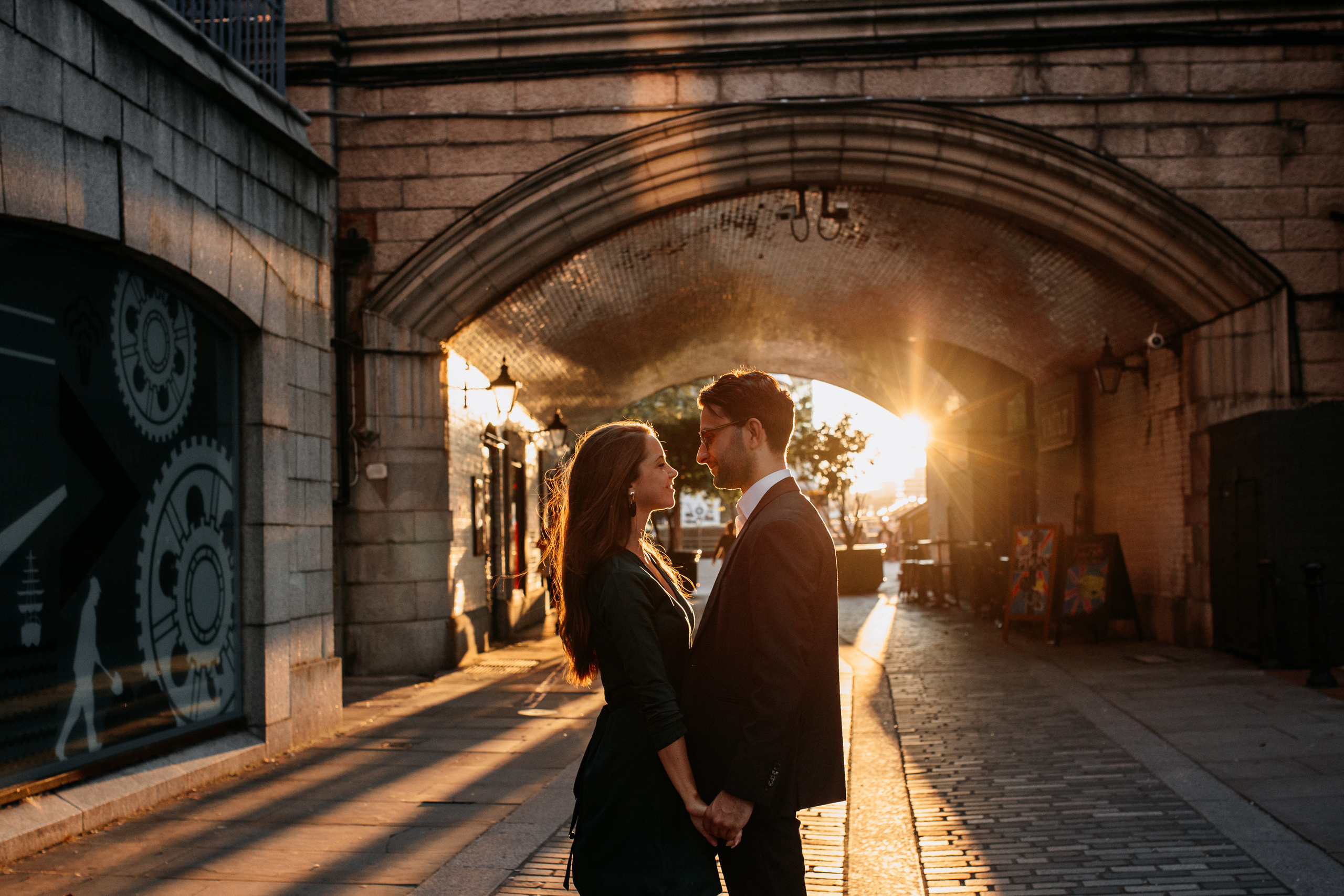 Sunset Engagement Photoshoot at Tower Bridge. LondonPhotoStory — Vacation Photographer in London