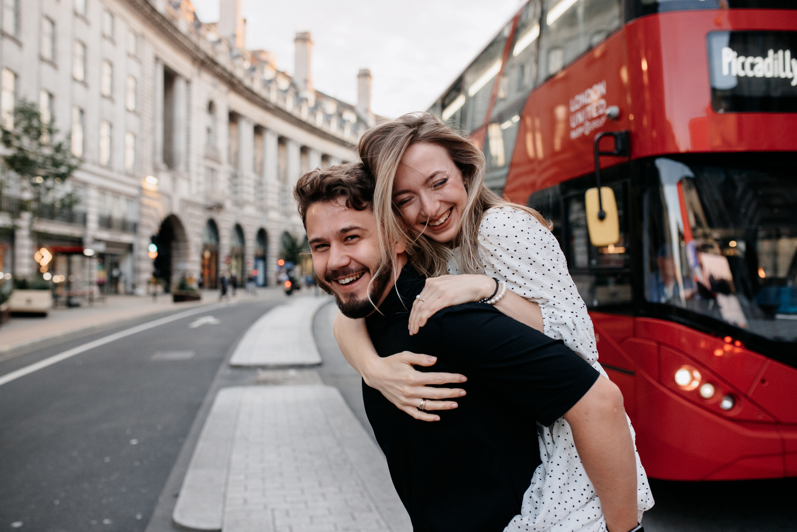 Love Story photoshoot at Picadilly — London. LondonPhotoStory — Vacation Photographer in London