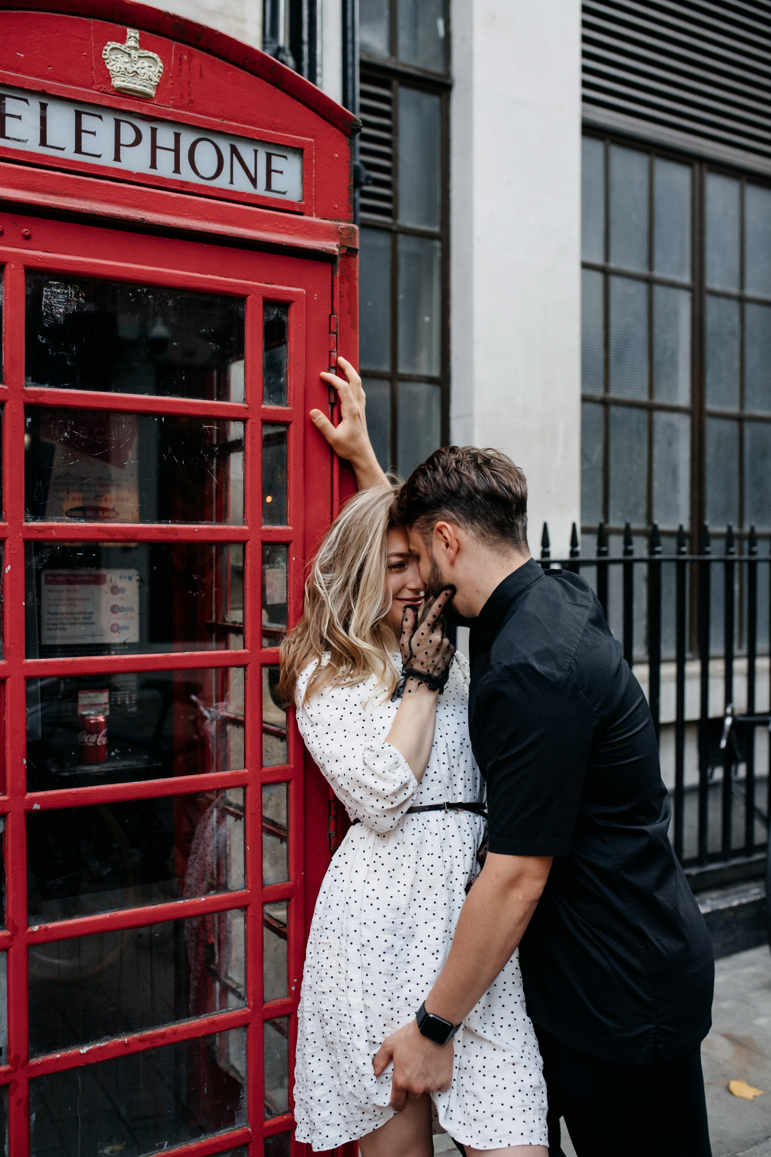 Love Story photoshoot at Picadilly — London. LondonPhotoStory — Vacation Photographer in London