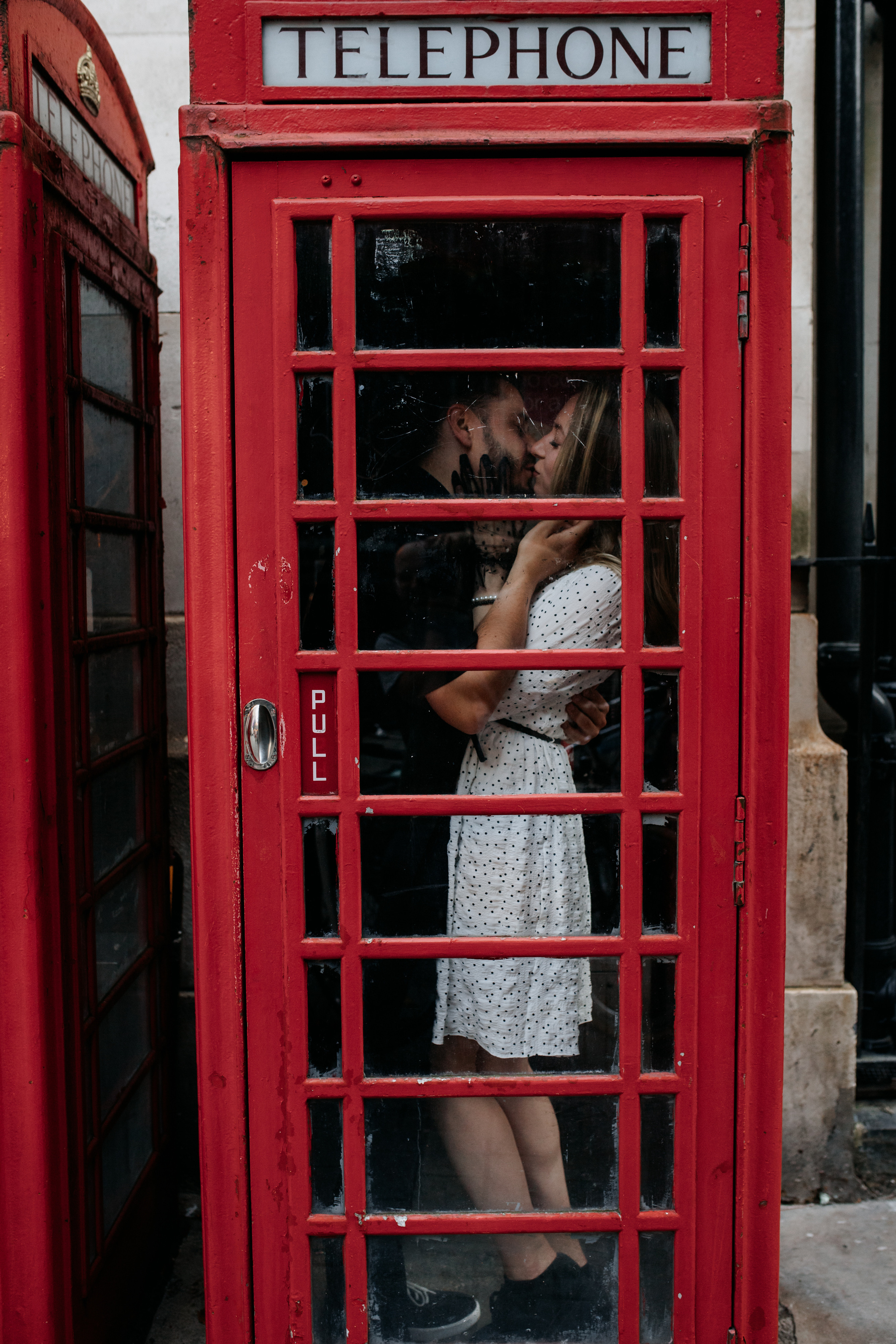 Love Story photoshoot at Picadilly — London. LondonPhotoStory — Vacation Photographer in London