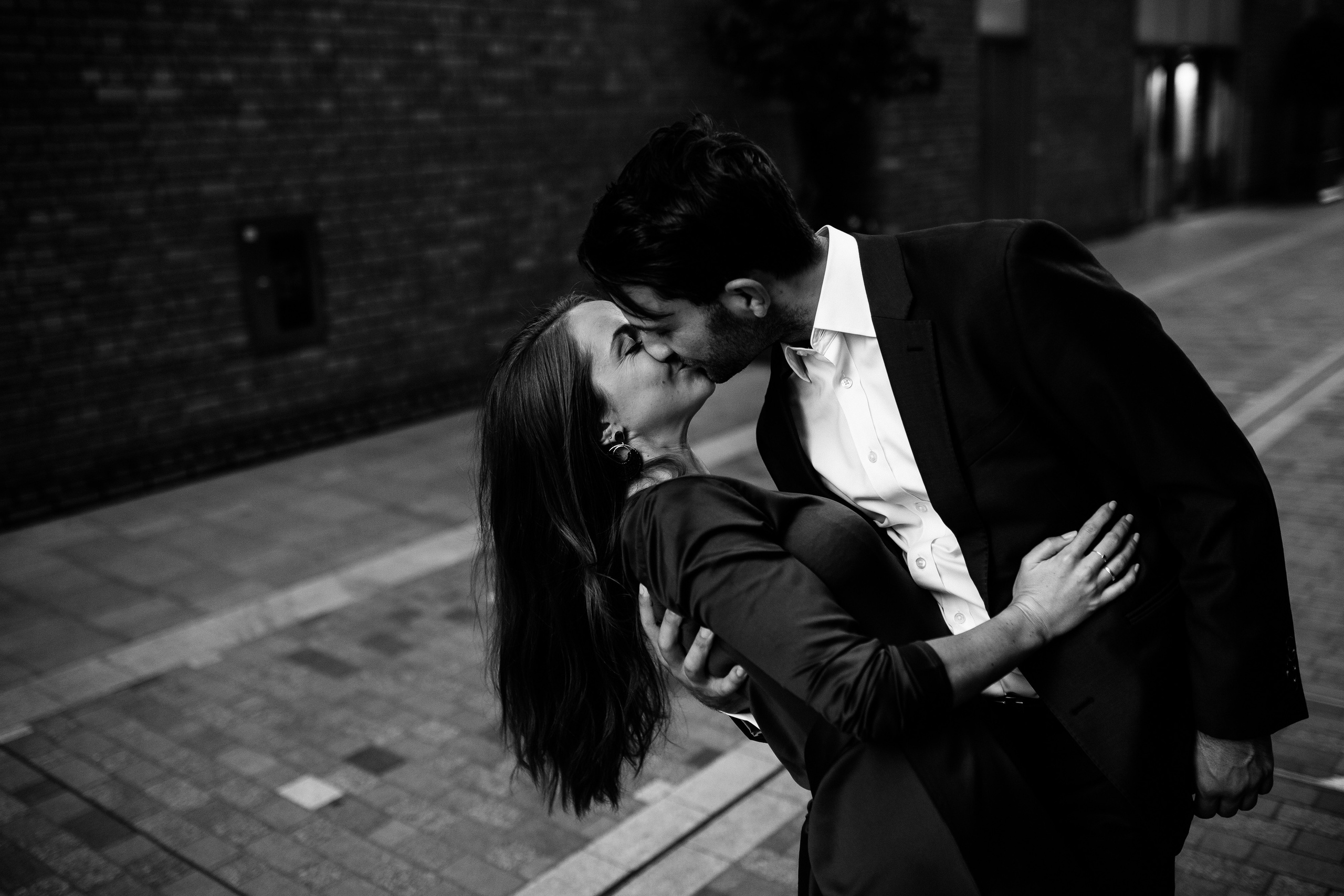Sunset Engagement Photoshoot at Tower Bridge. LondonPhotoStory — Vacation Photographer in London
