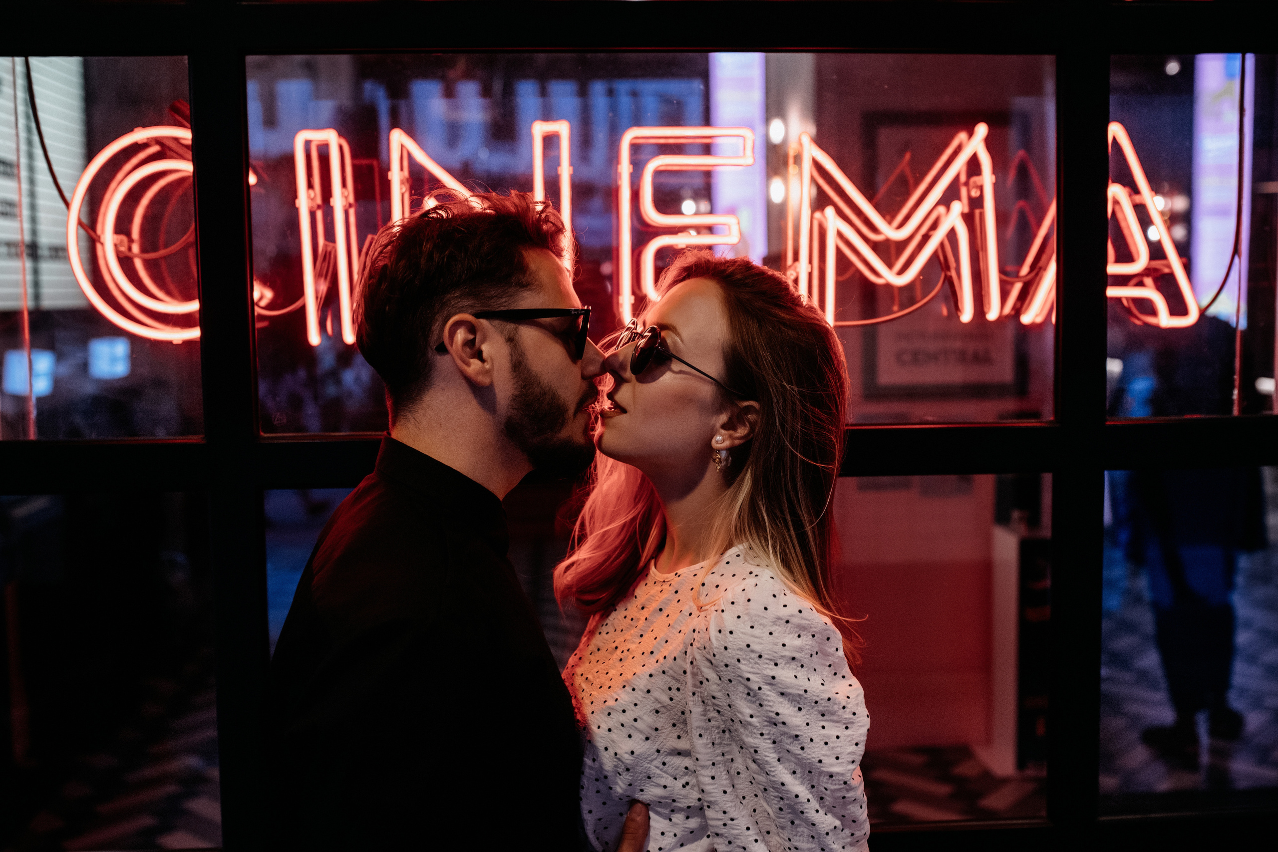 Love Story photoshoot at Picadilly — London. LondonPhotoStory — Vacation Photographer in London